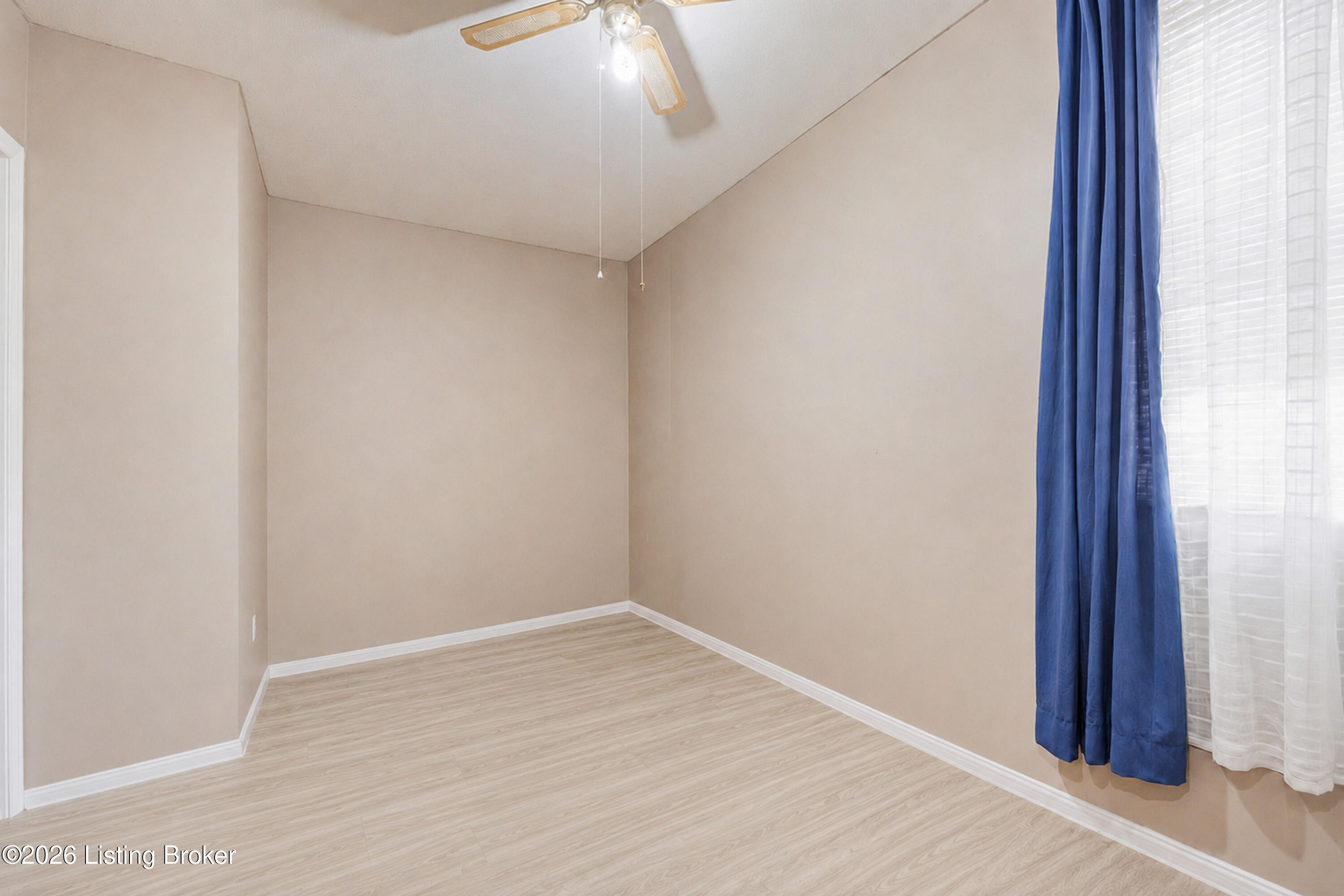412 E Ormsby Ave Property Photo 11