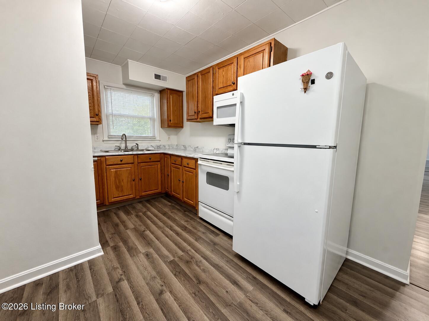 1196 Innis Ct 2 Property Photo 3