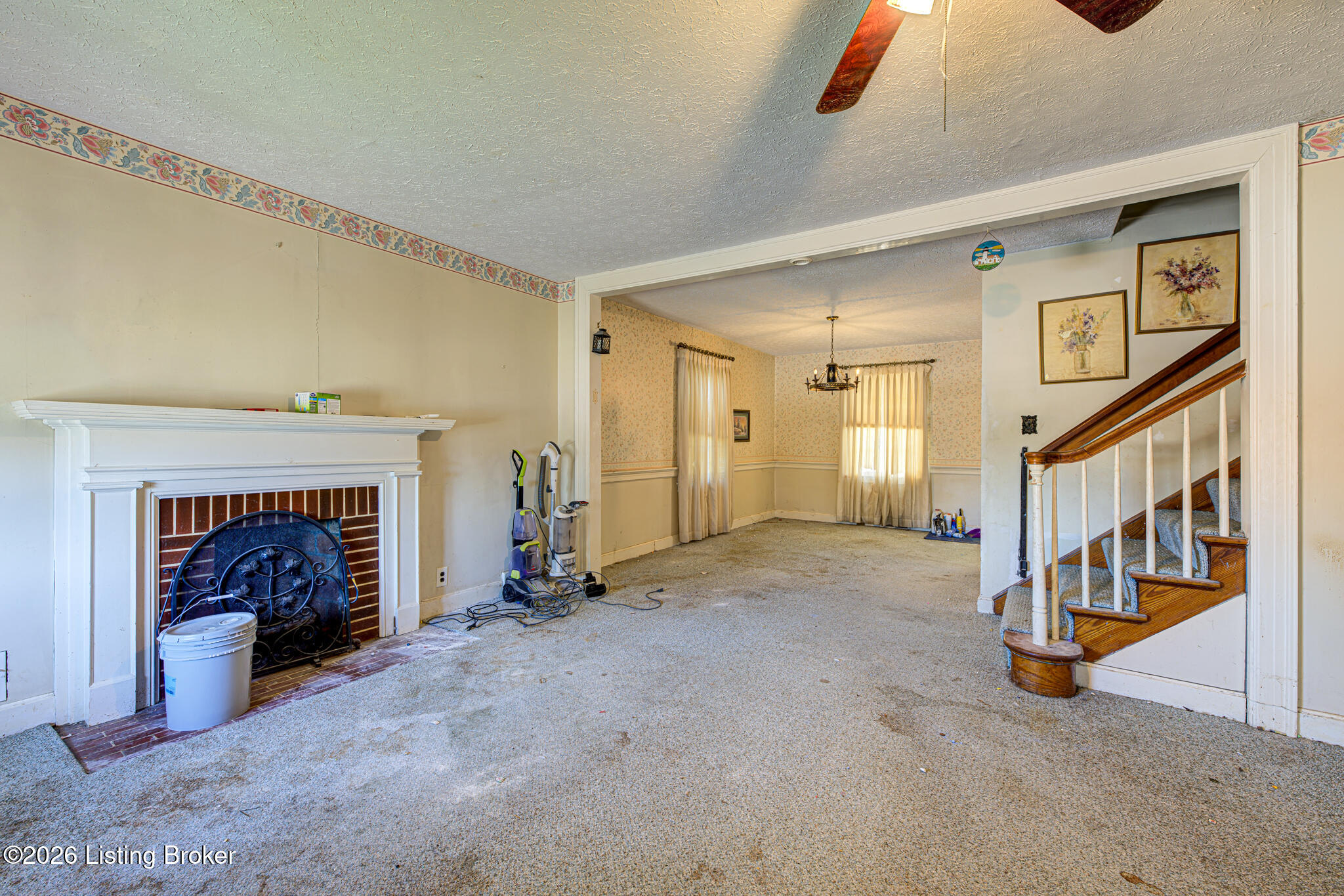 310 N Walnut St Property Photo 3