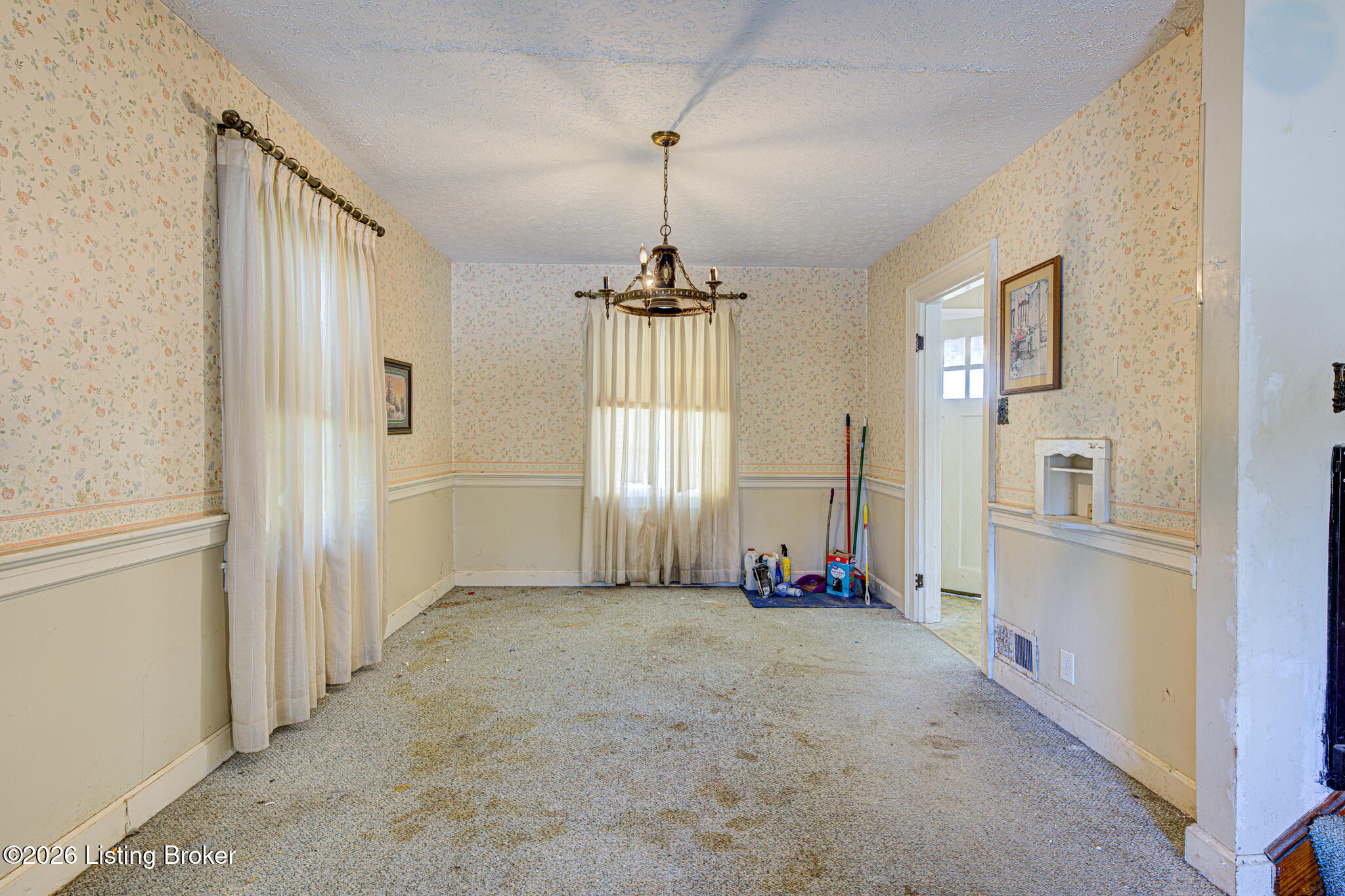310 N Walnut St Property Photo 6