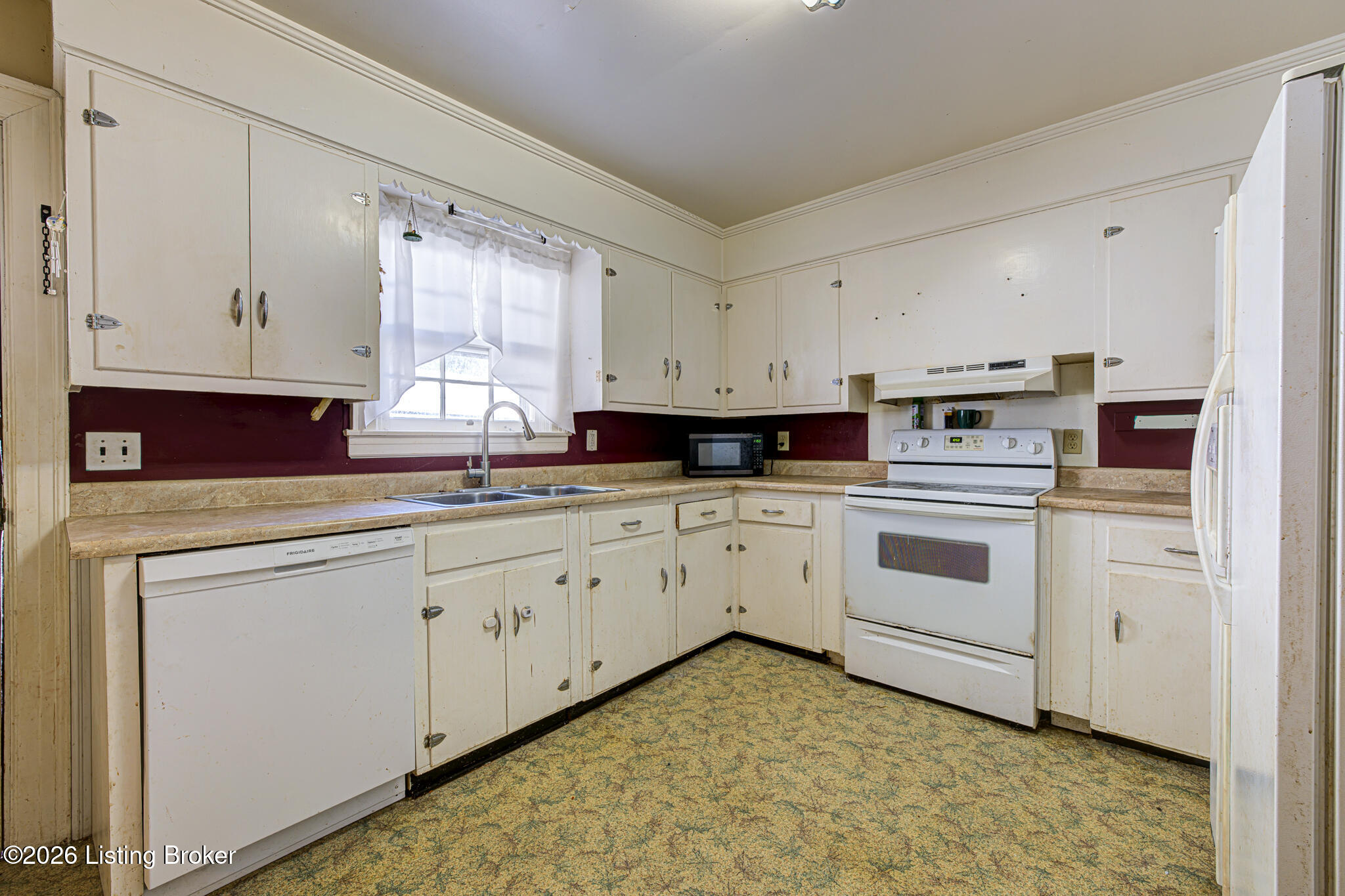 310 N Walnut St Property Photo 8