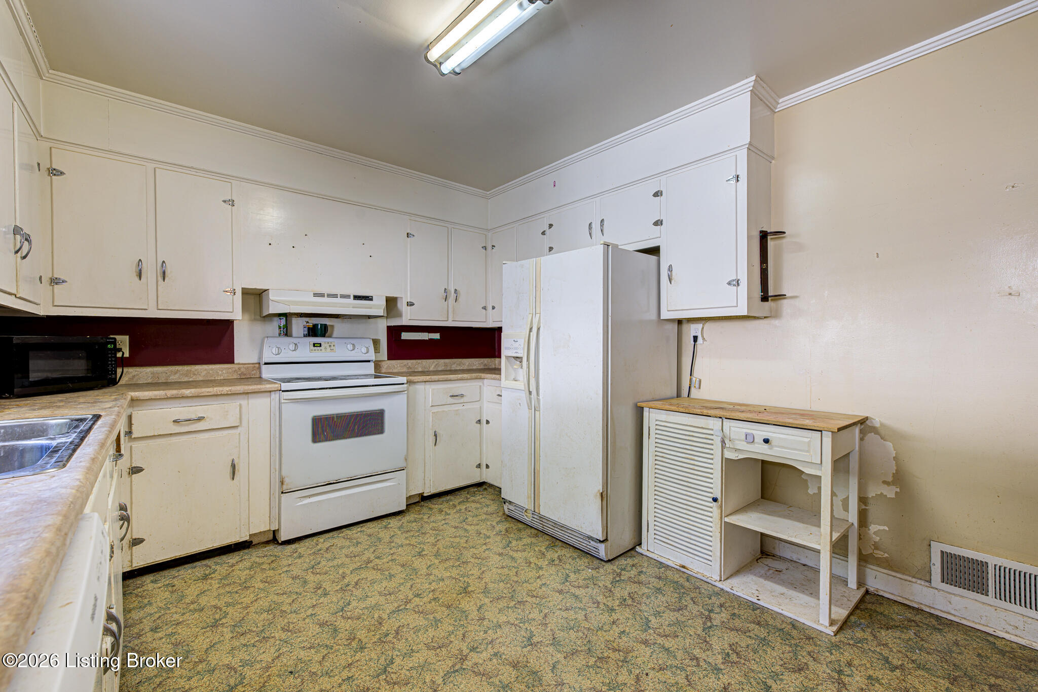 310 N Walnut St Property Photo 9