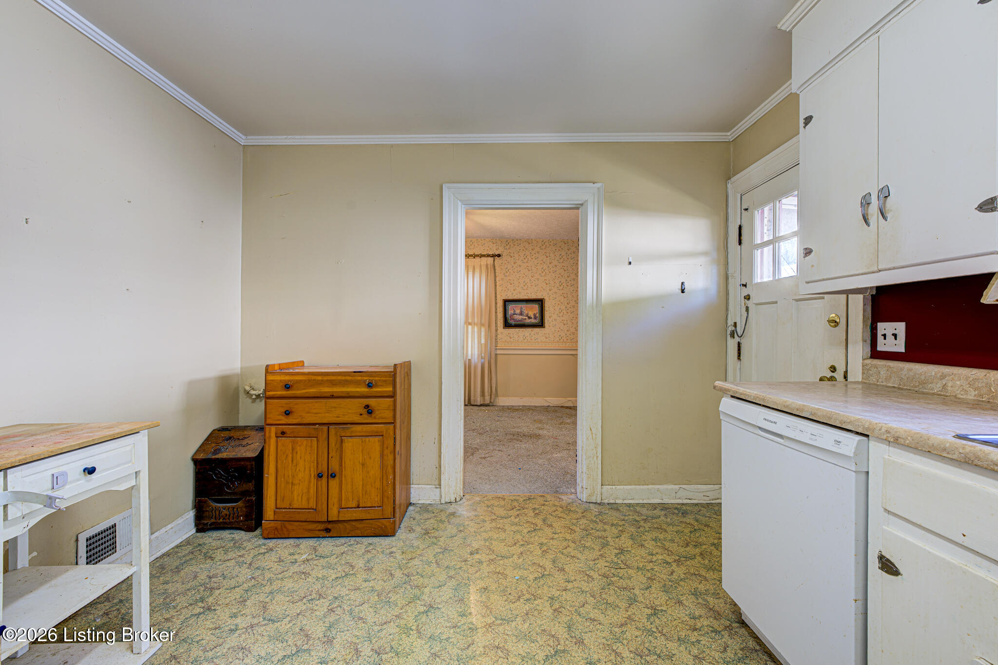 310 N Walnut St Property Photo 10