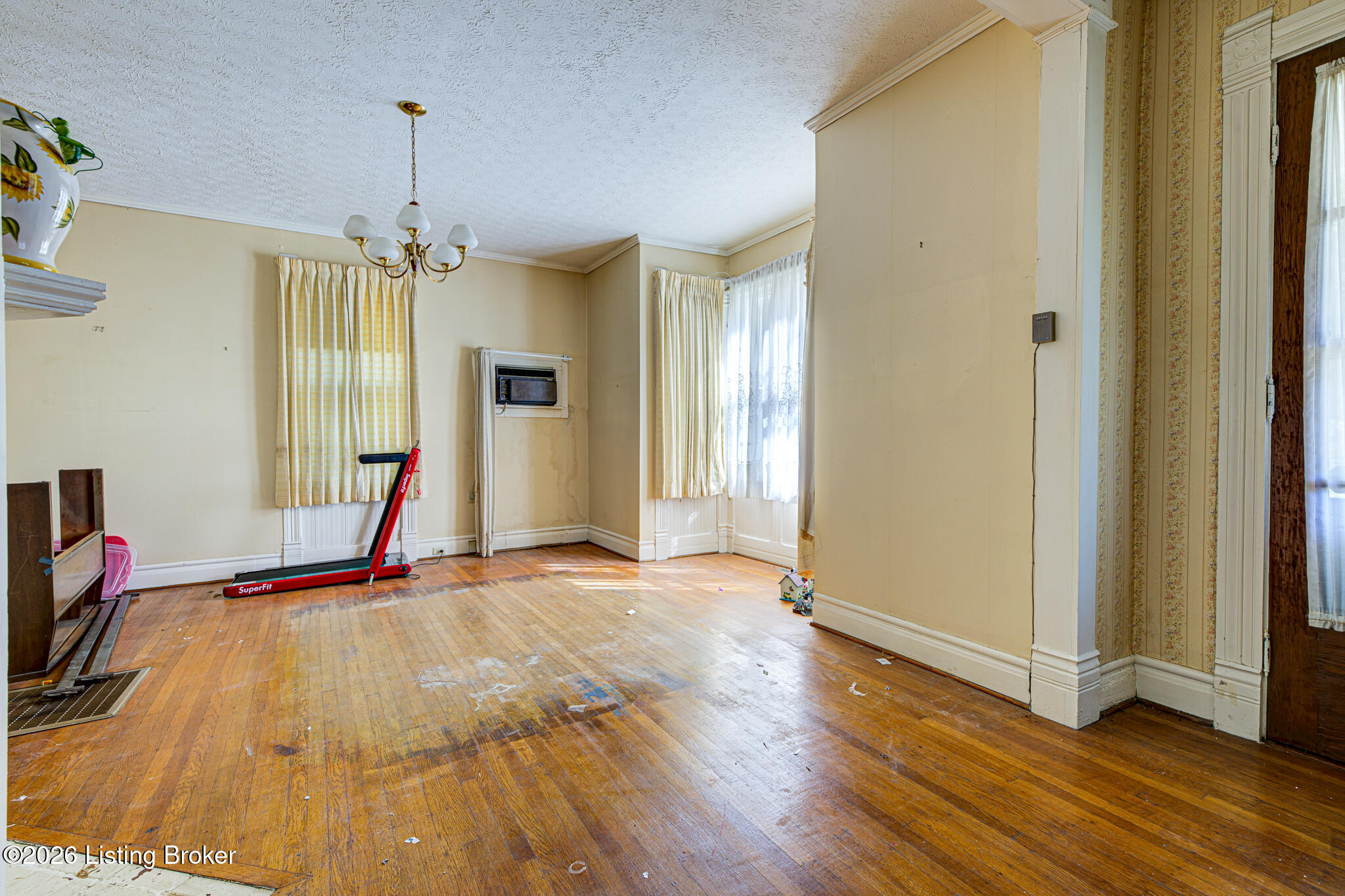 310 N Walnut St Property Photo 20
