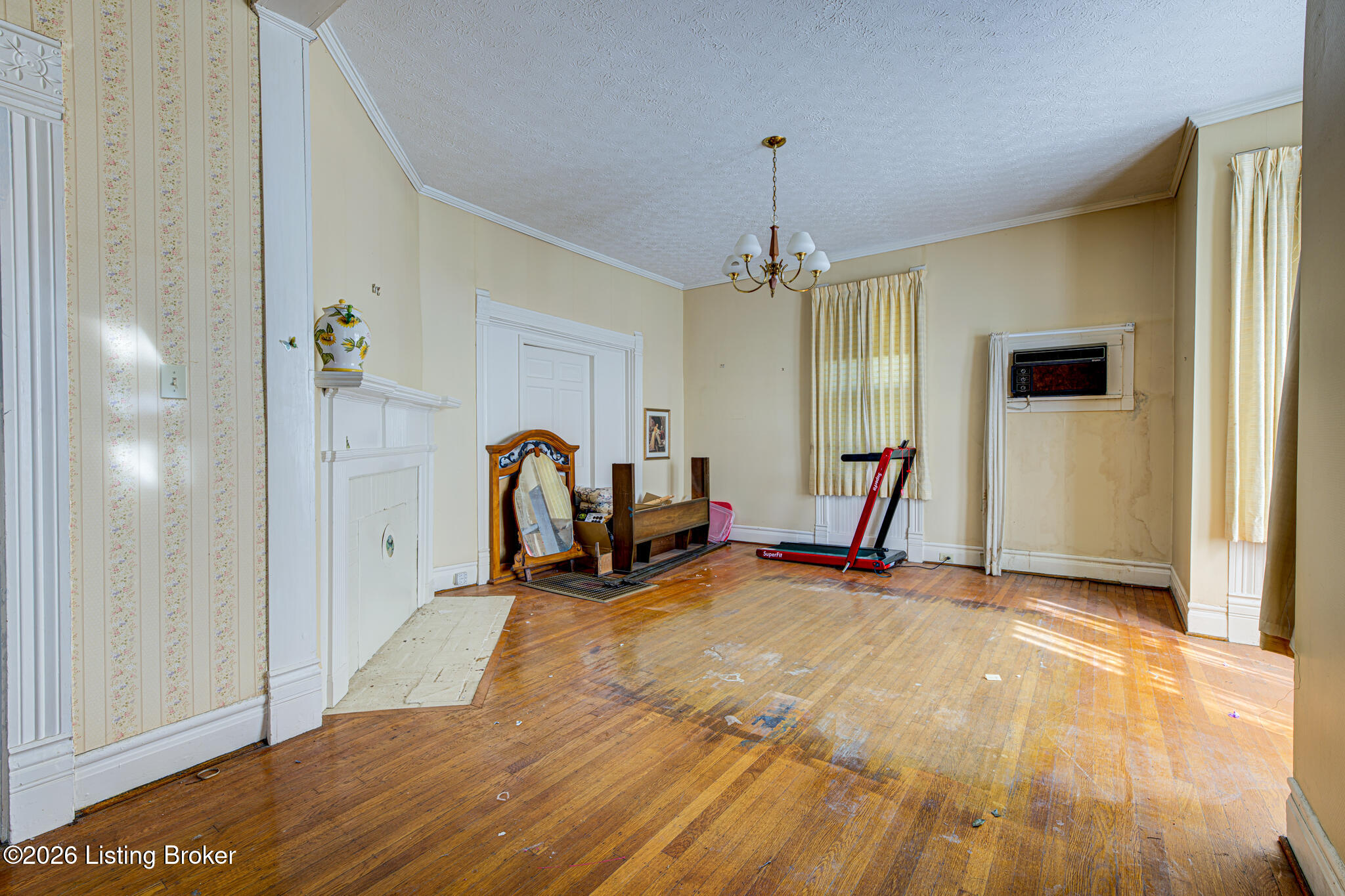 310 N Walnut St Property Photo 21