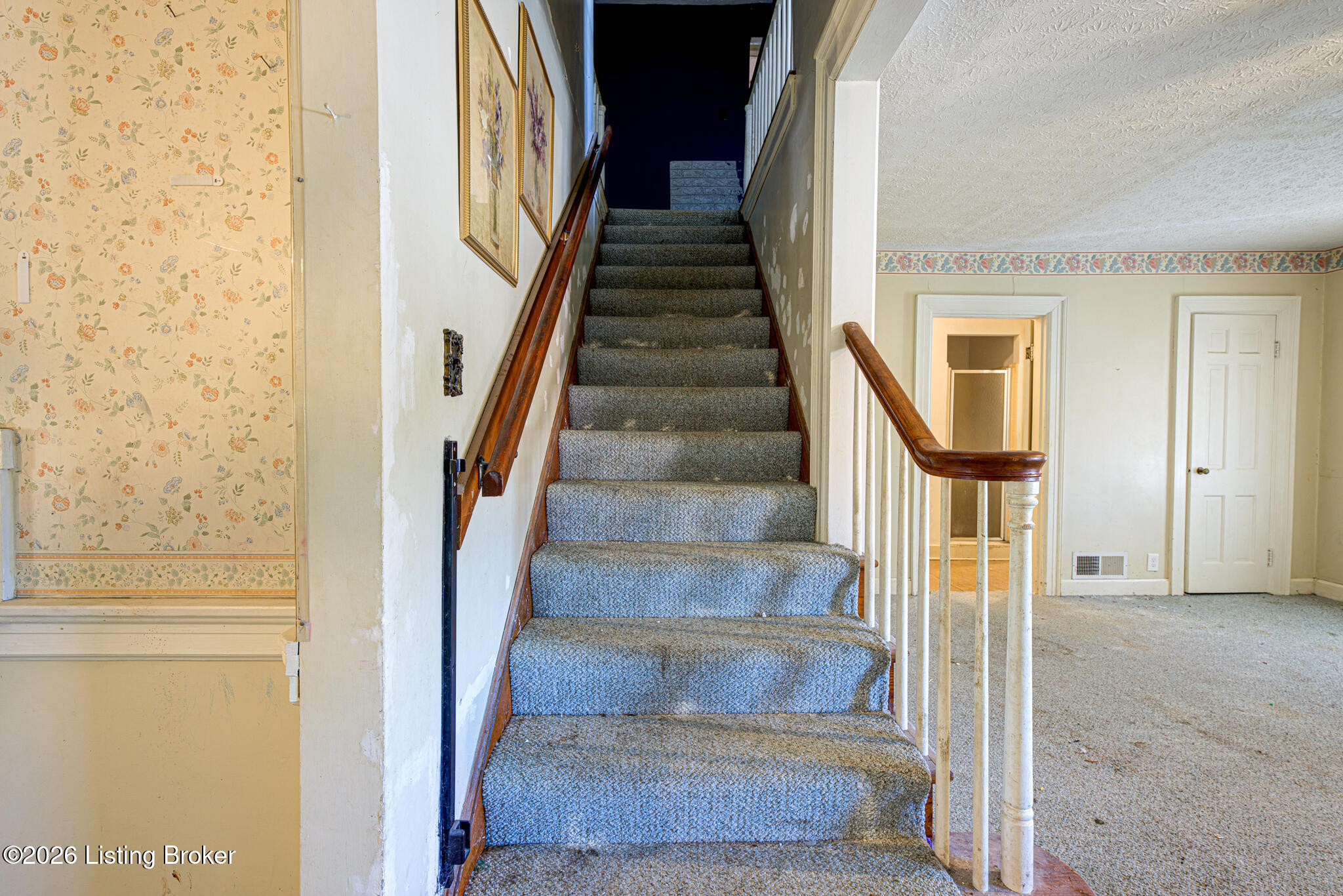 310 N Walnut St Property Photo 23