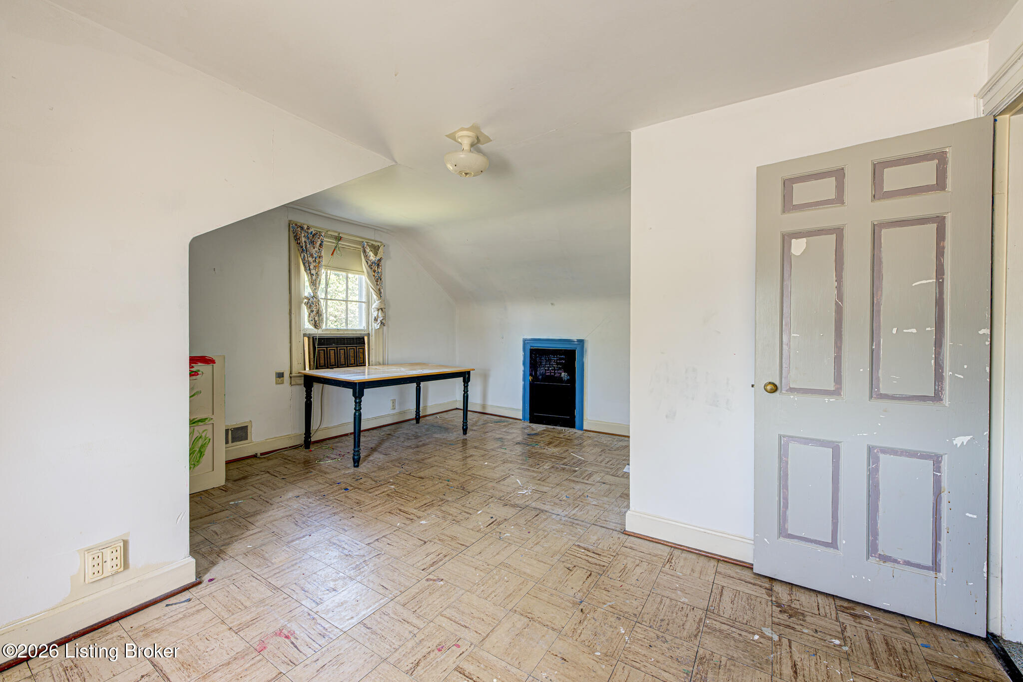 310 N Walnut St Property Photo 25