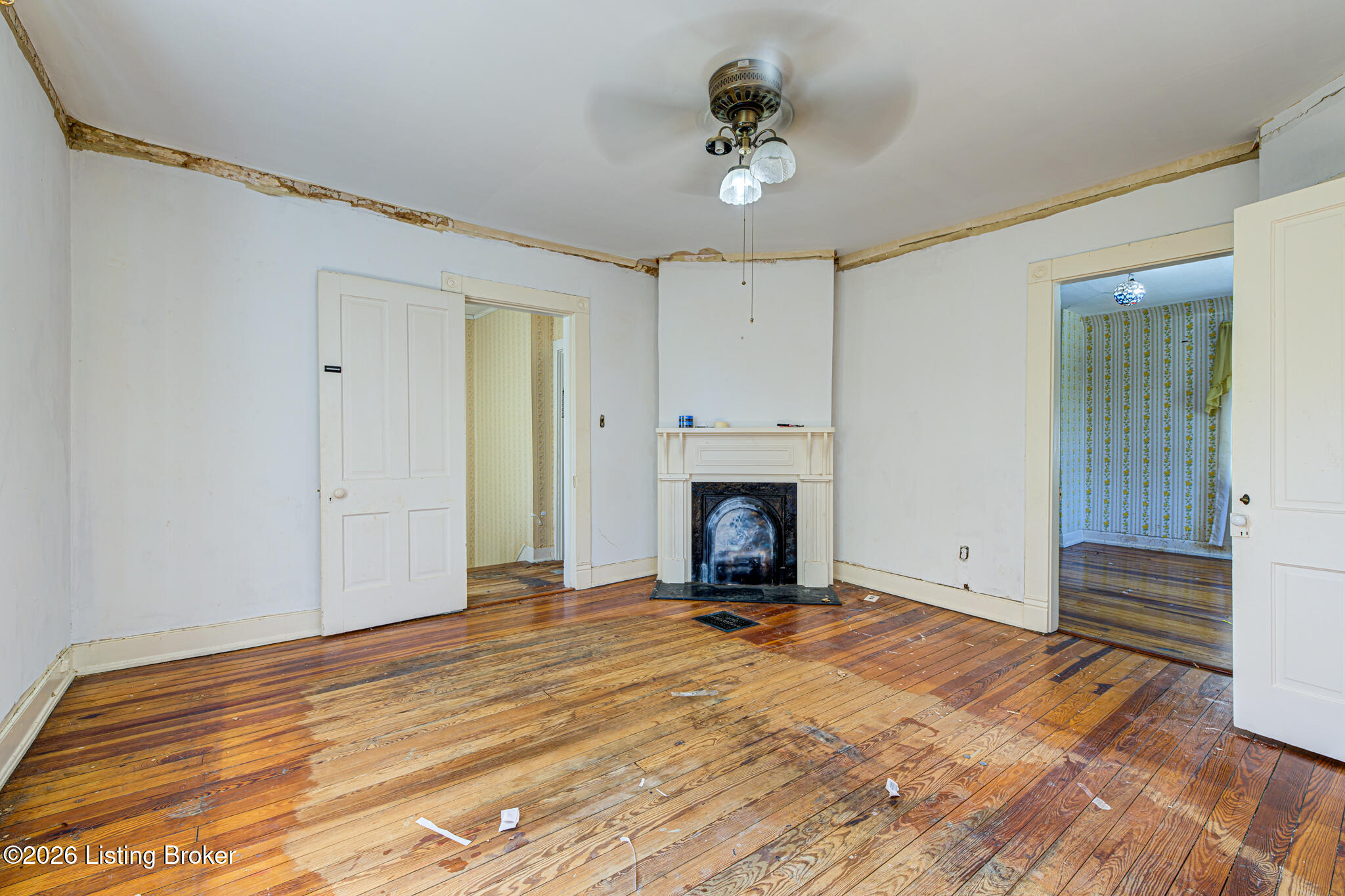 310 N Walnut St Property Photo 31