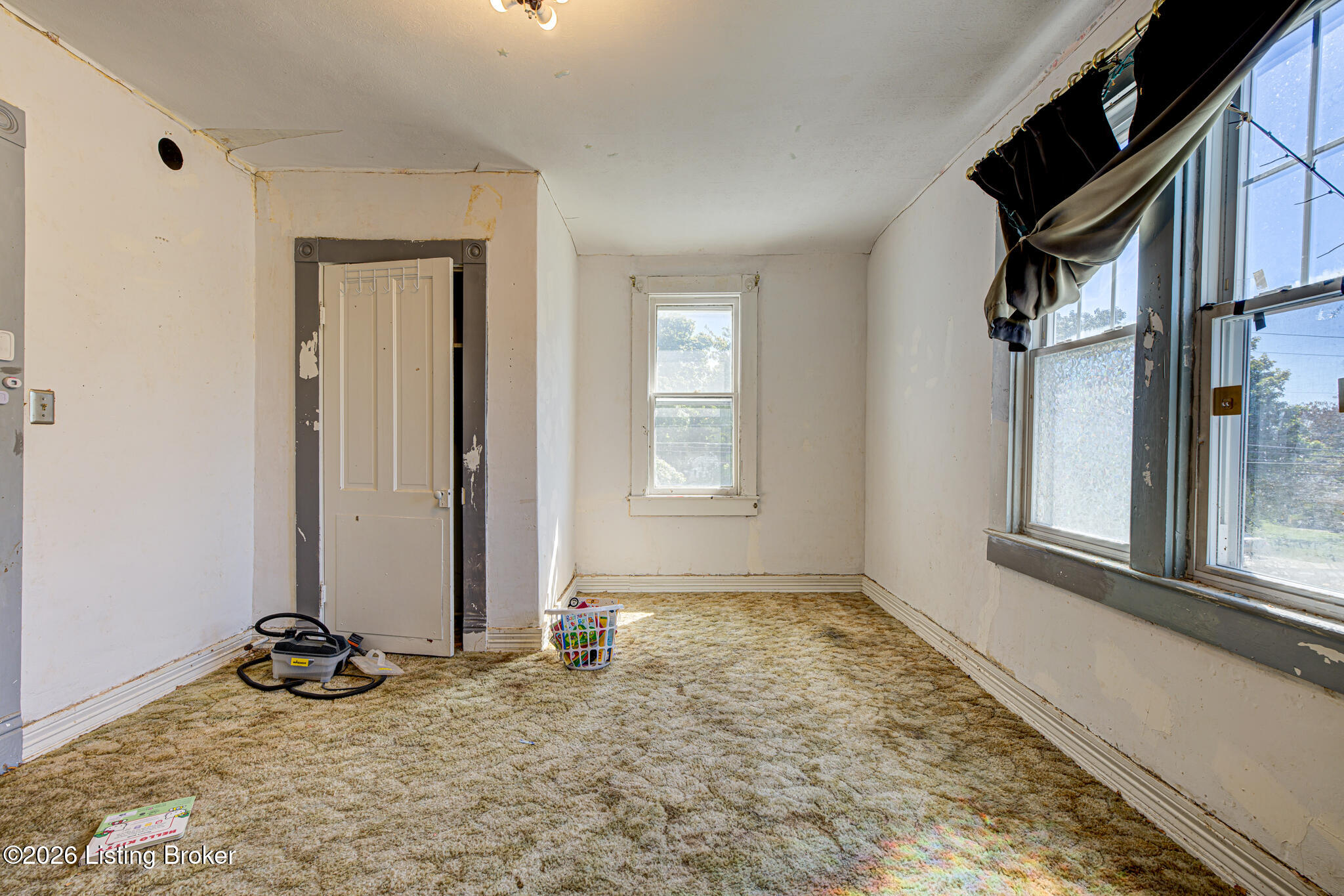 310 N Walnut St Property Photo 33