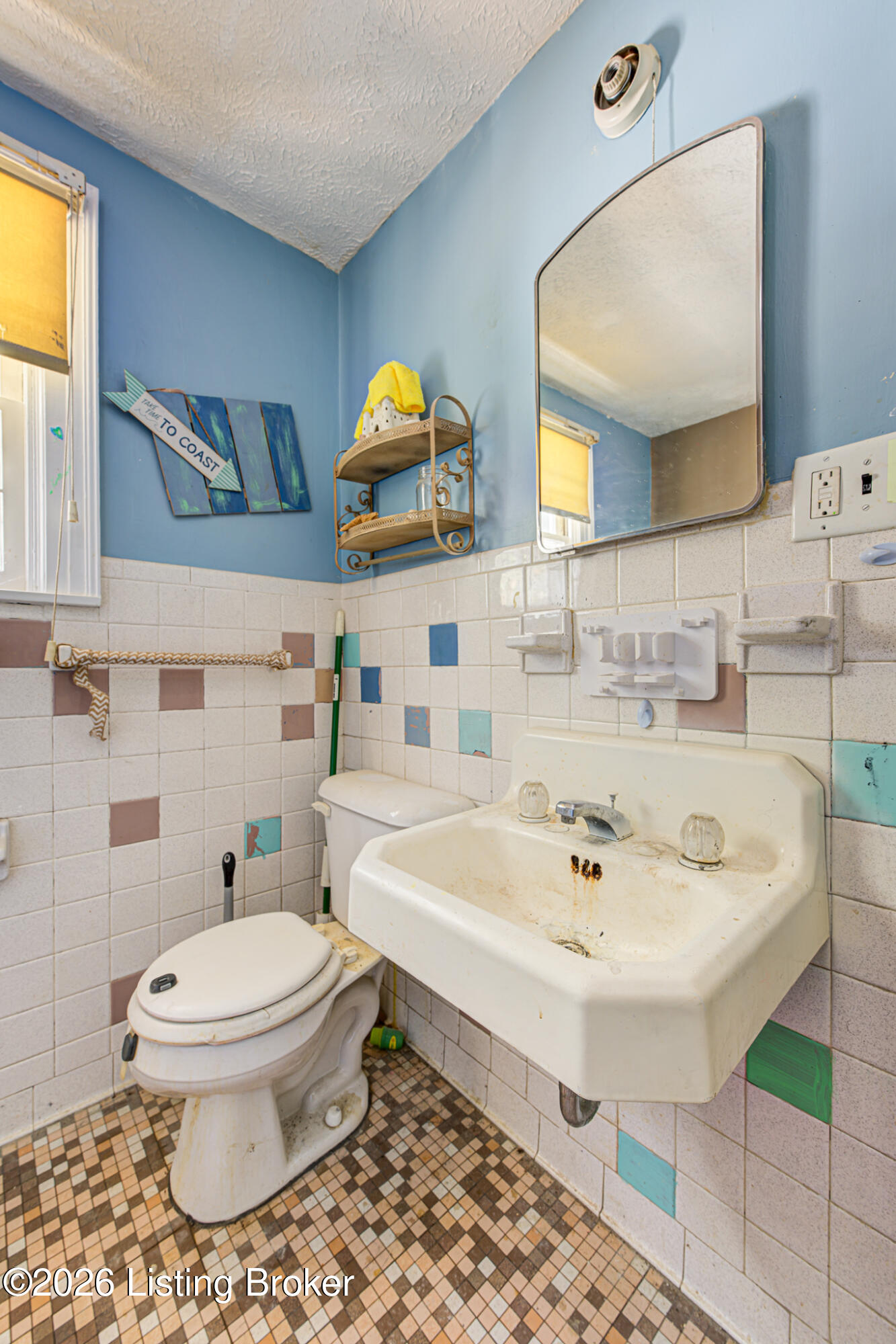 310 N Walnut St Property Photo 35