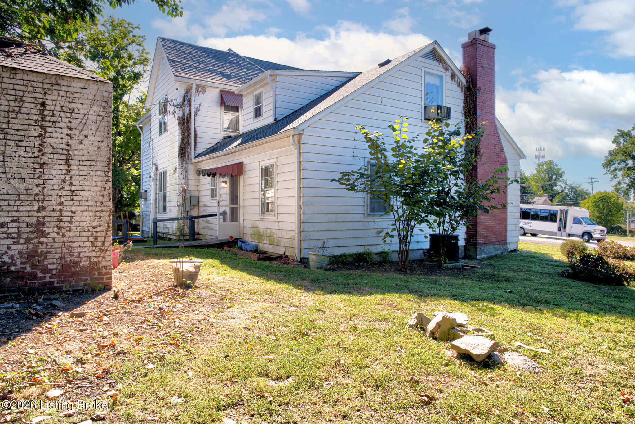 310 N Walnut St Property Photo 44
