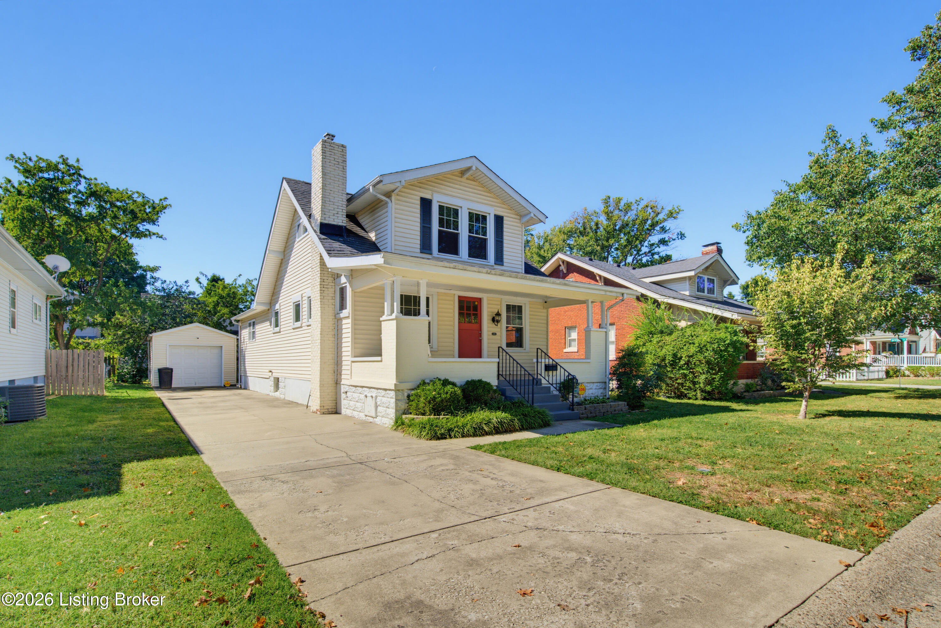 302 Iola Rd Property Photo 1