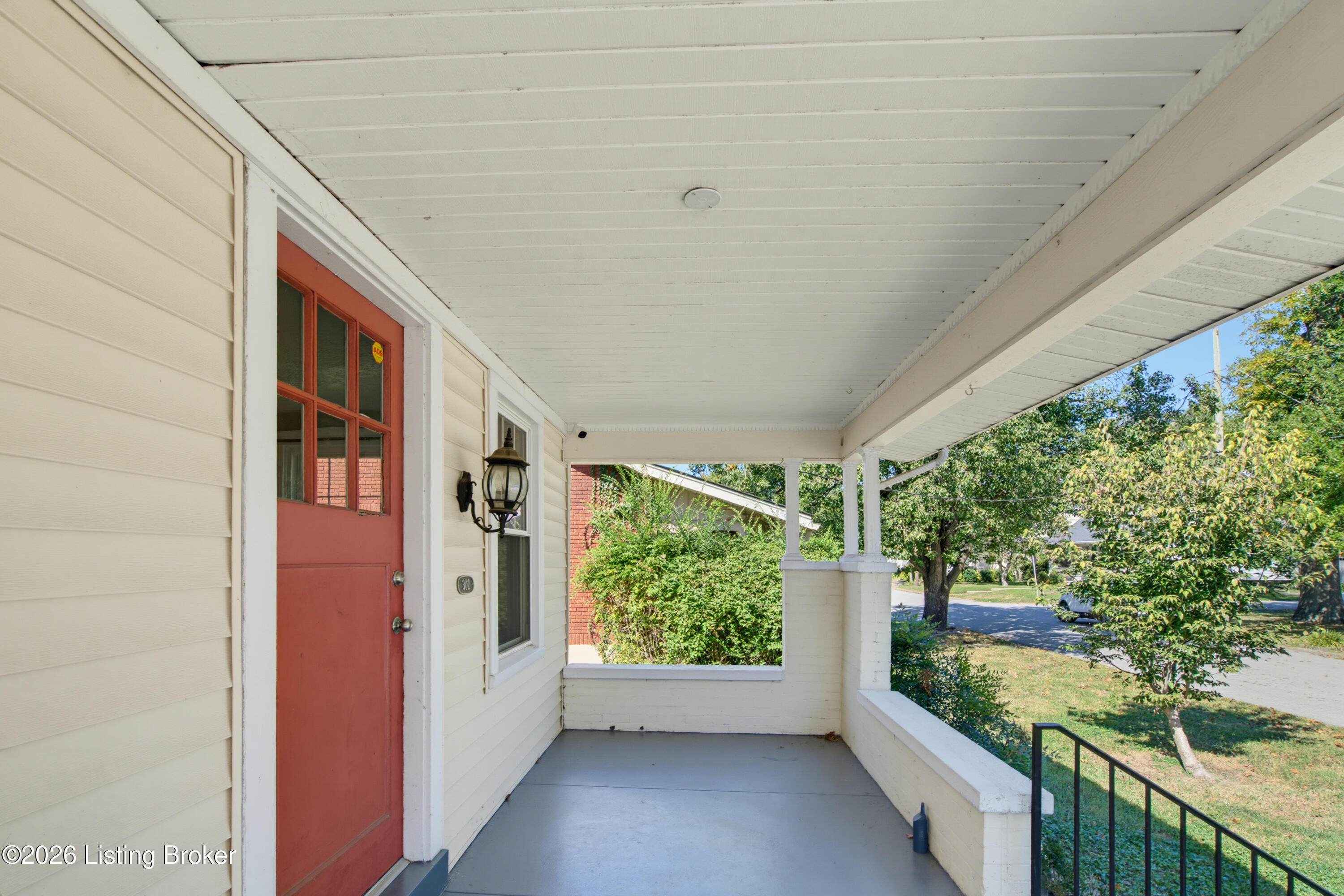 302 Iola Rd Property Photo 4