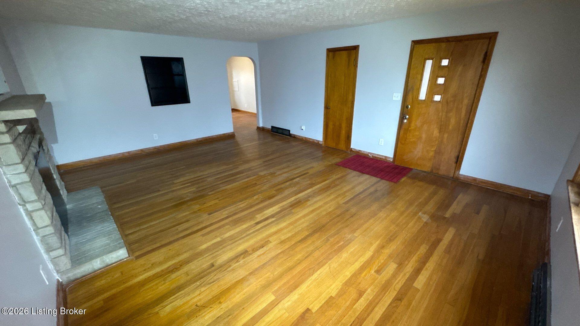 5908 Ashby Ln Property Photo 4