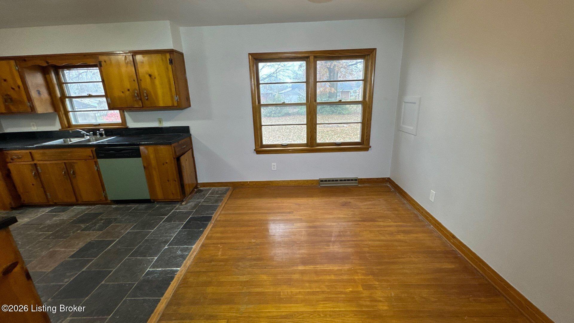 5908 Ashby Ln Property Photo 6