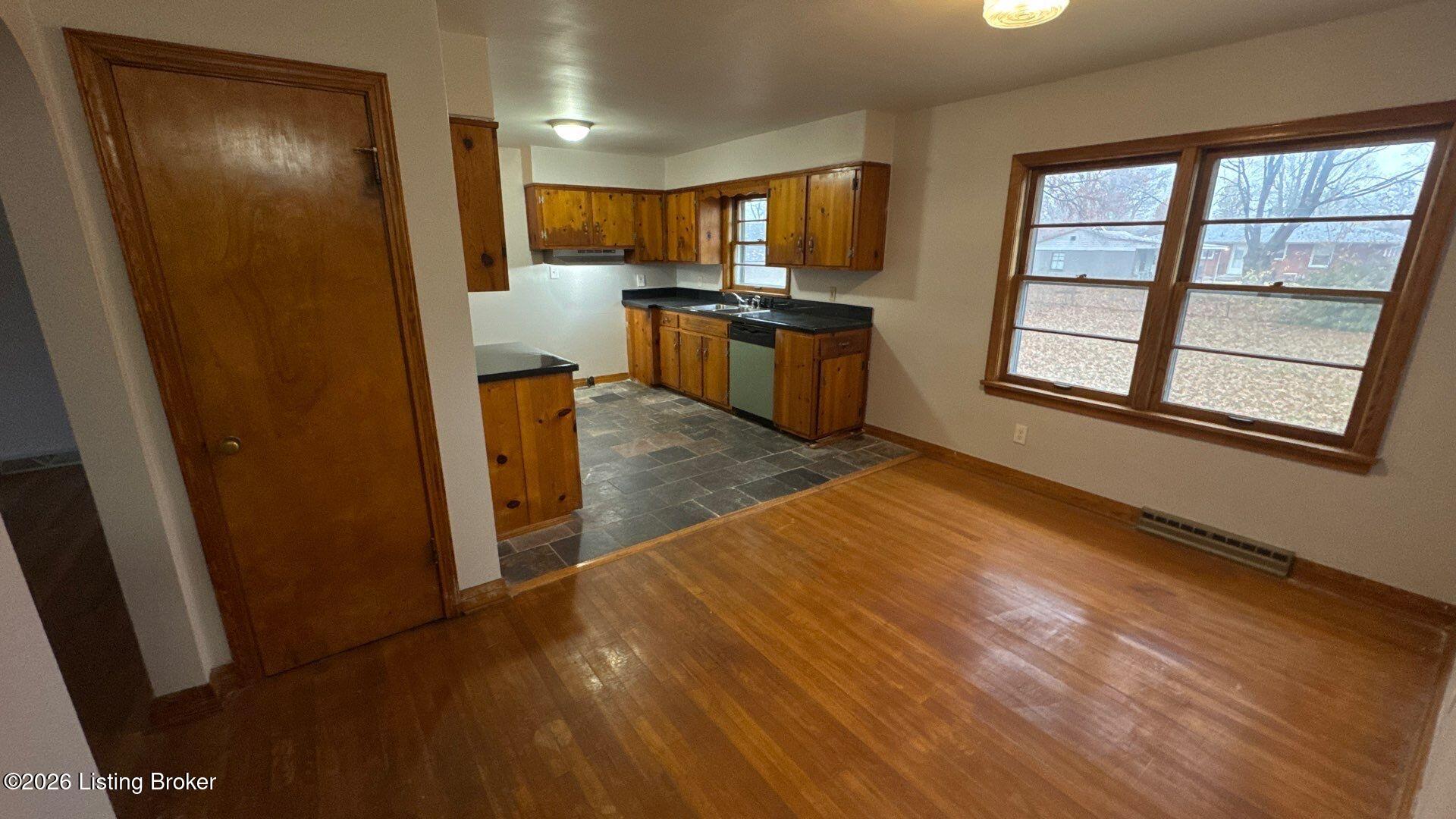 5908 Ashby Ln Property Photo 7