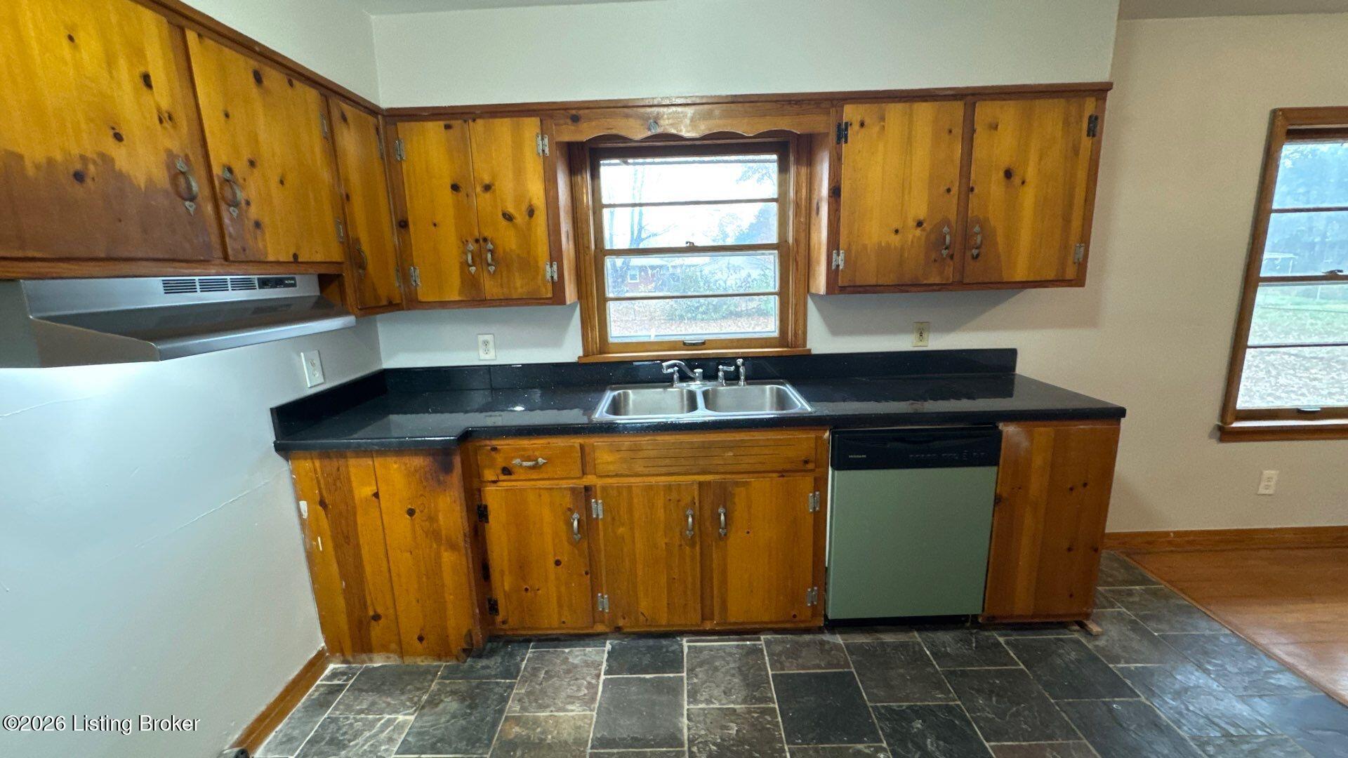 5908 Ashby Ln Property Photo 11