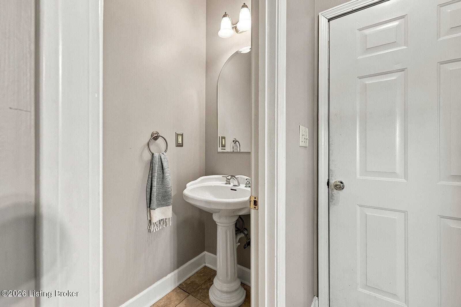 2262 Clearwater Dr Property Photo 30