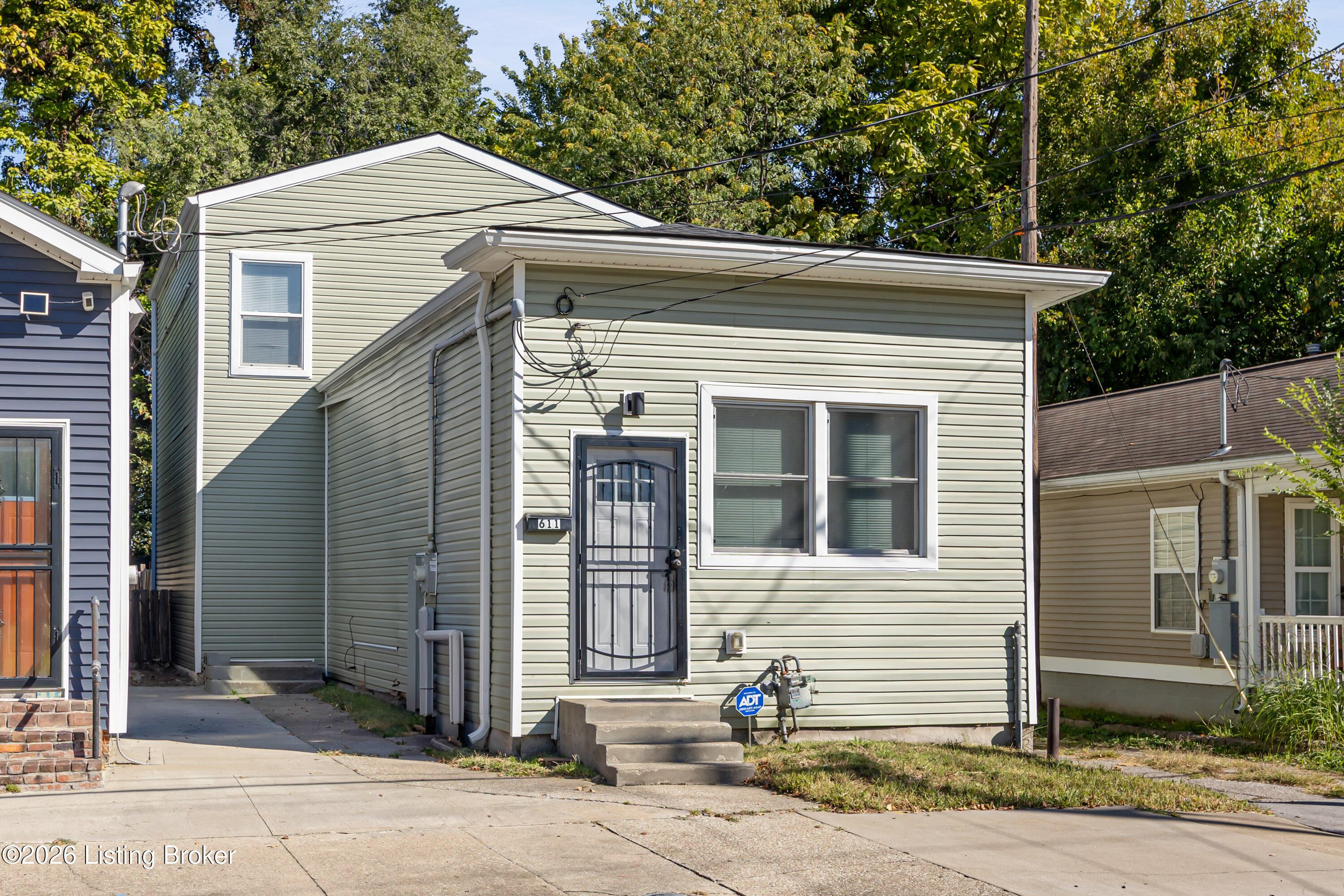 611 E Caldwell St Property Photo 23