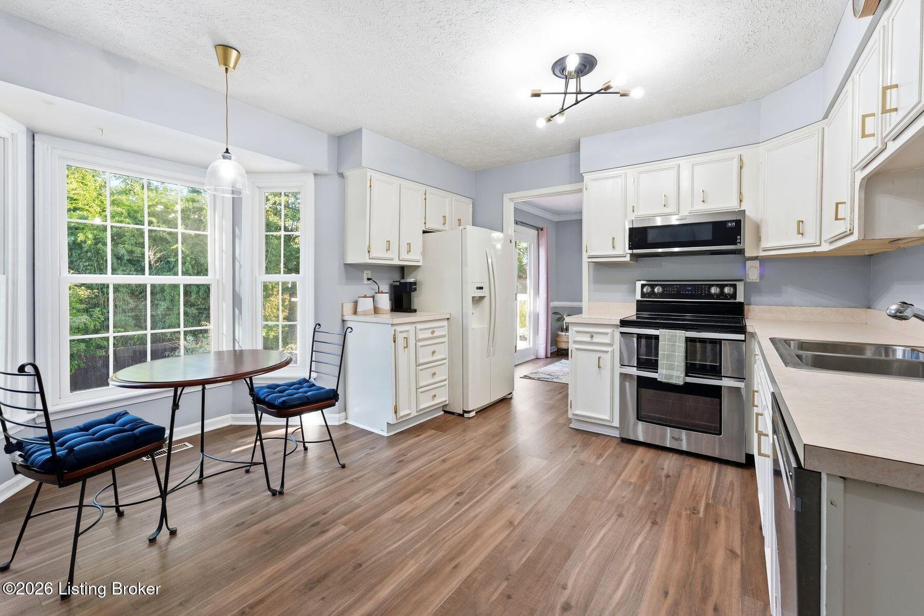 408 Taurus Pl Property Photo 6