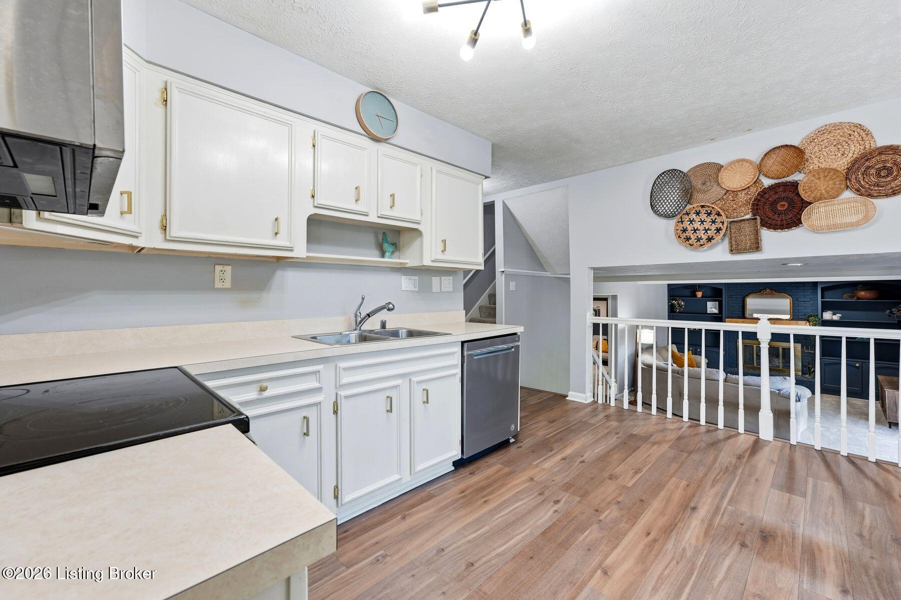 408 Taurus Pl Property Photo 8