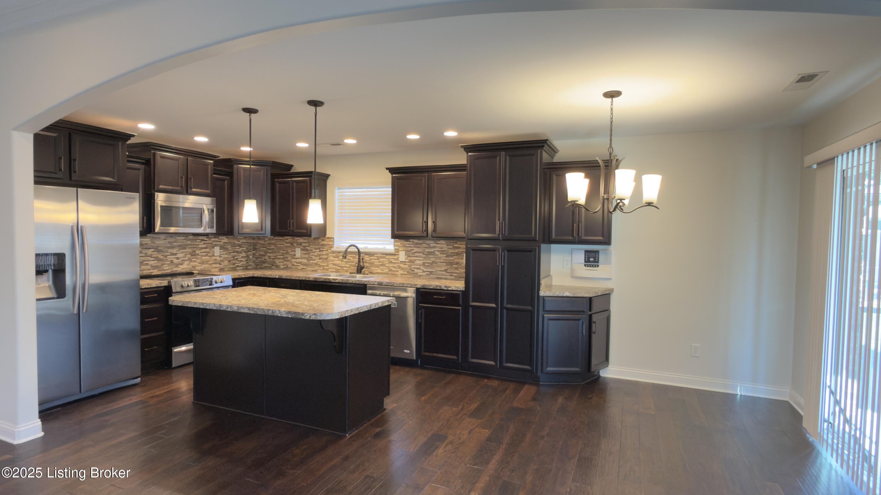 11548 Independence Way Property Photo 4