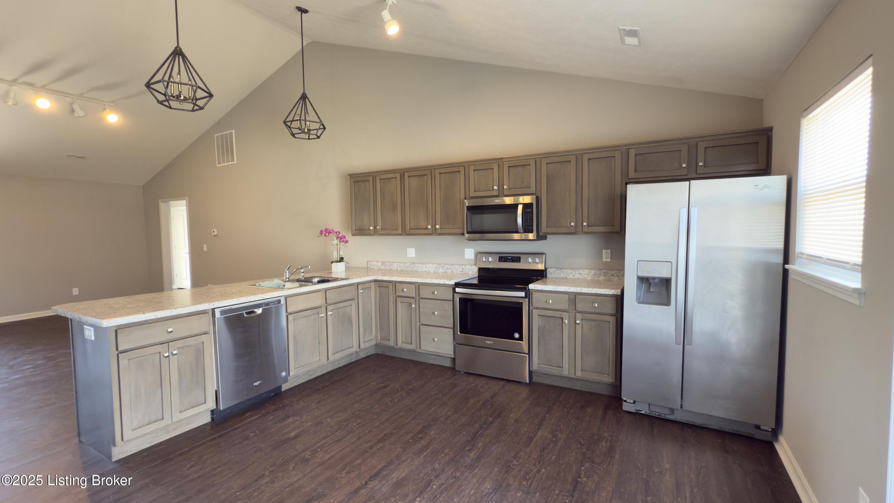 7606 Julia Ave Property Photo 3