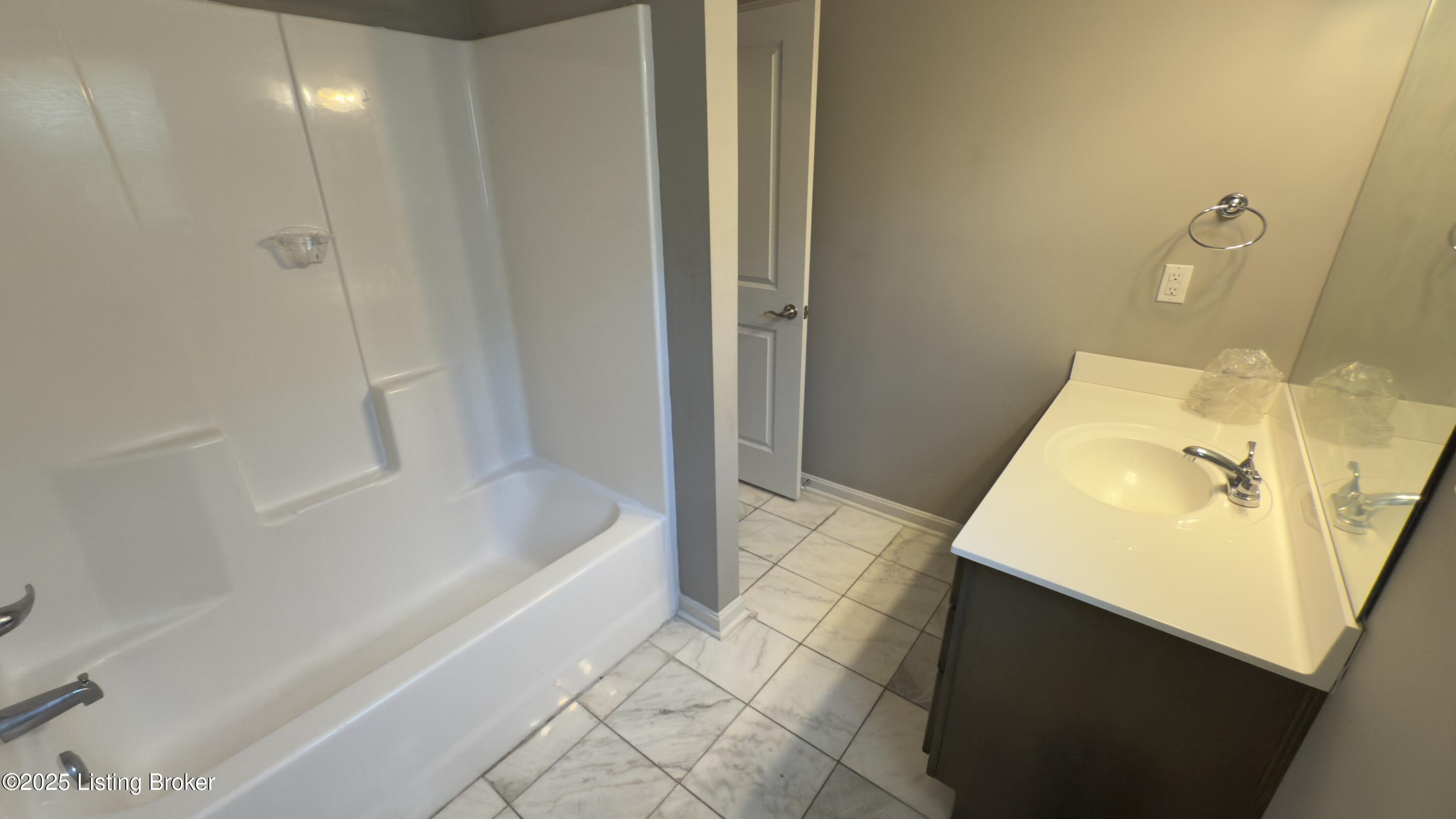 7606 Julia Ave Property Photo 10