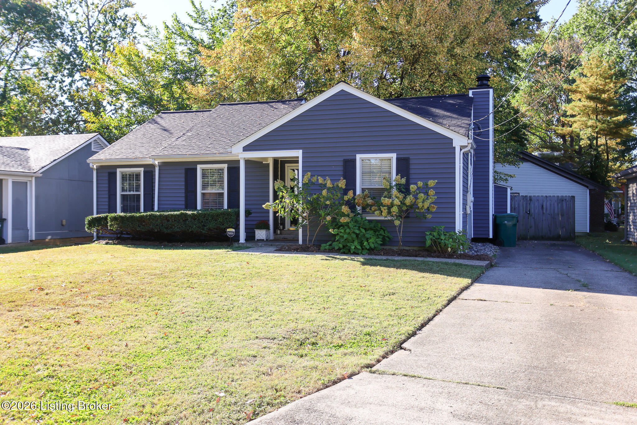 7102 Lydgate Dr