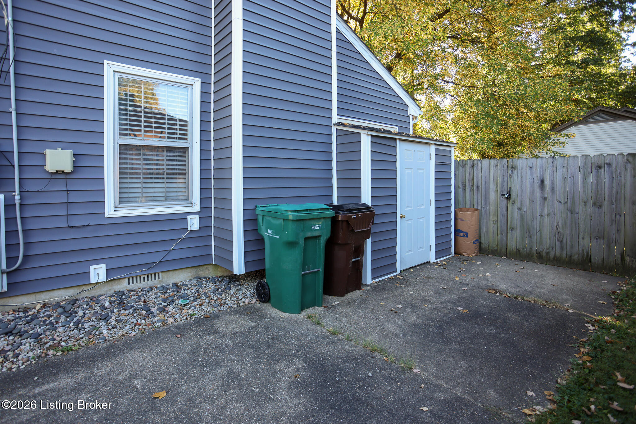 7102 Lydgate Dr Property Photo 28