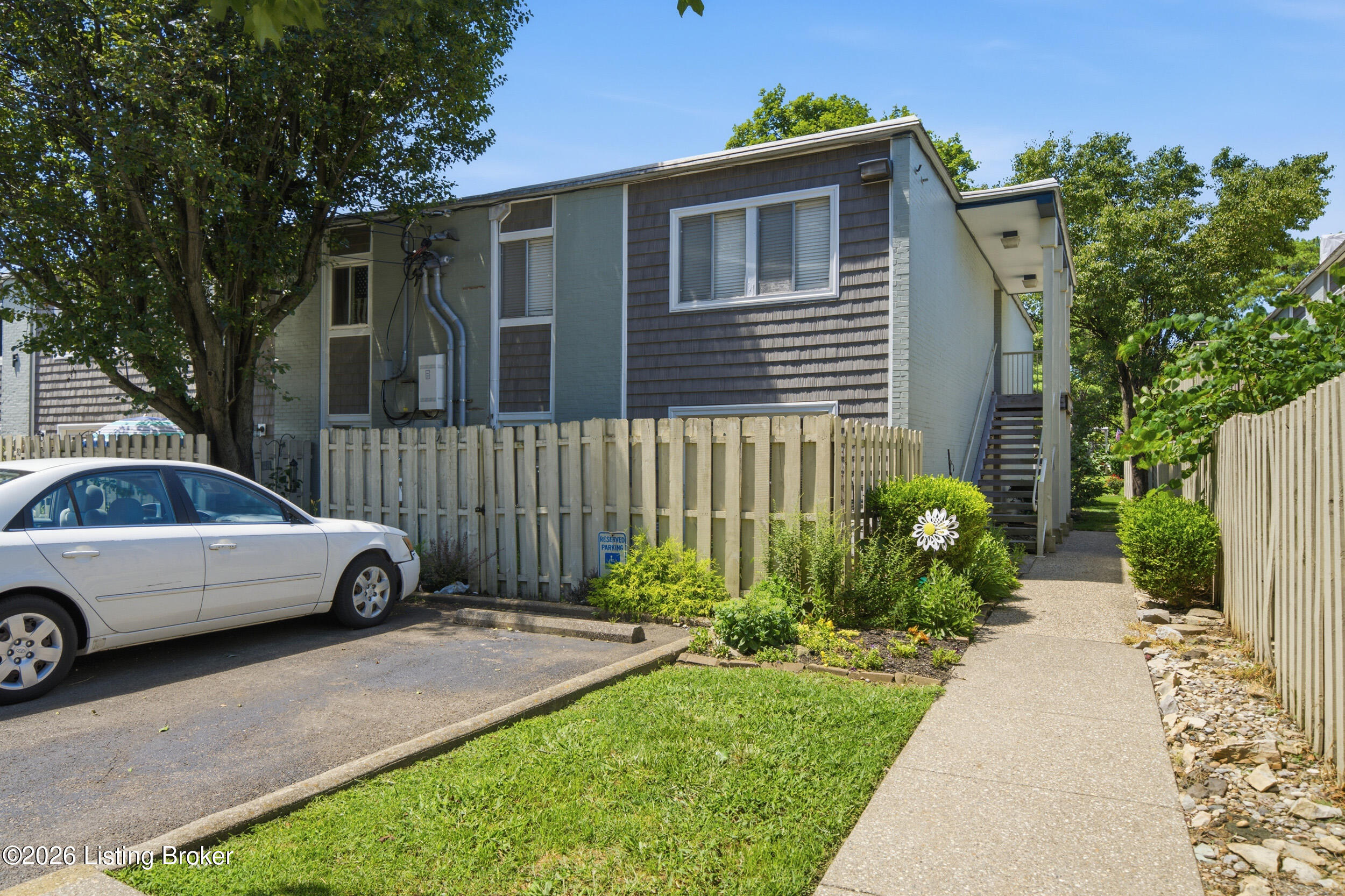 1935 Gardiner Ln Apt F89 Property Photo 1