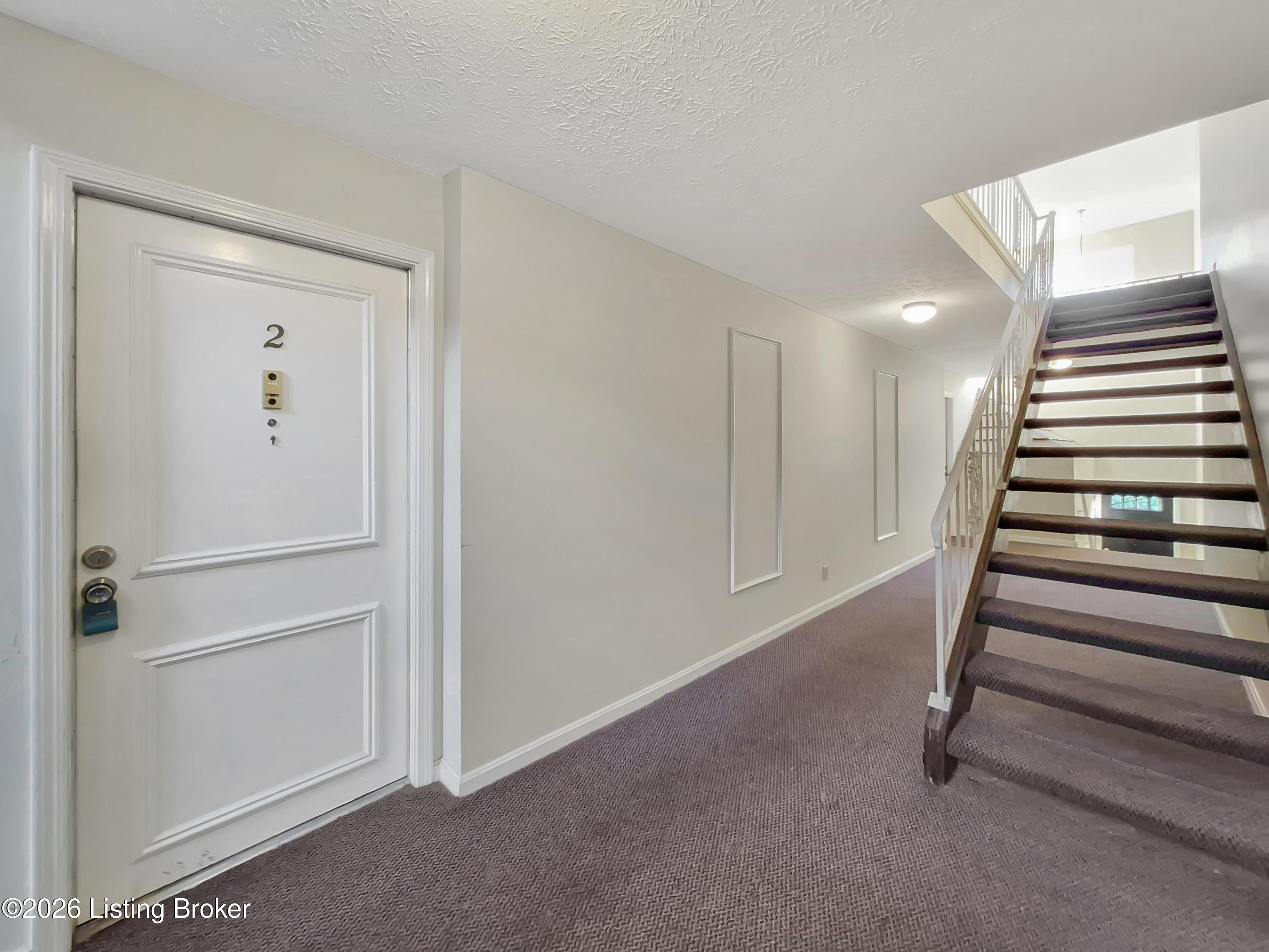 107 Algiers Ct Apt 2 Property Photo 2