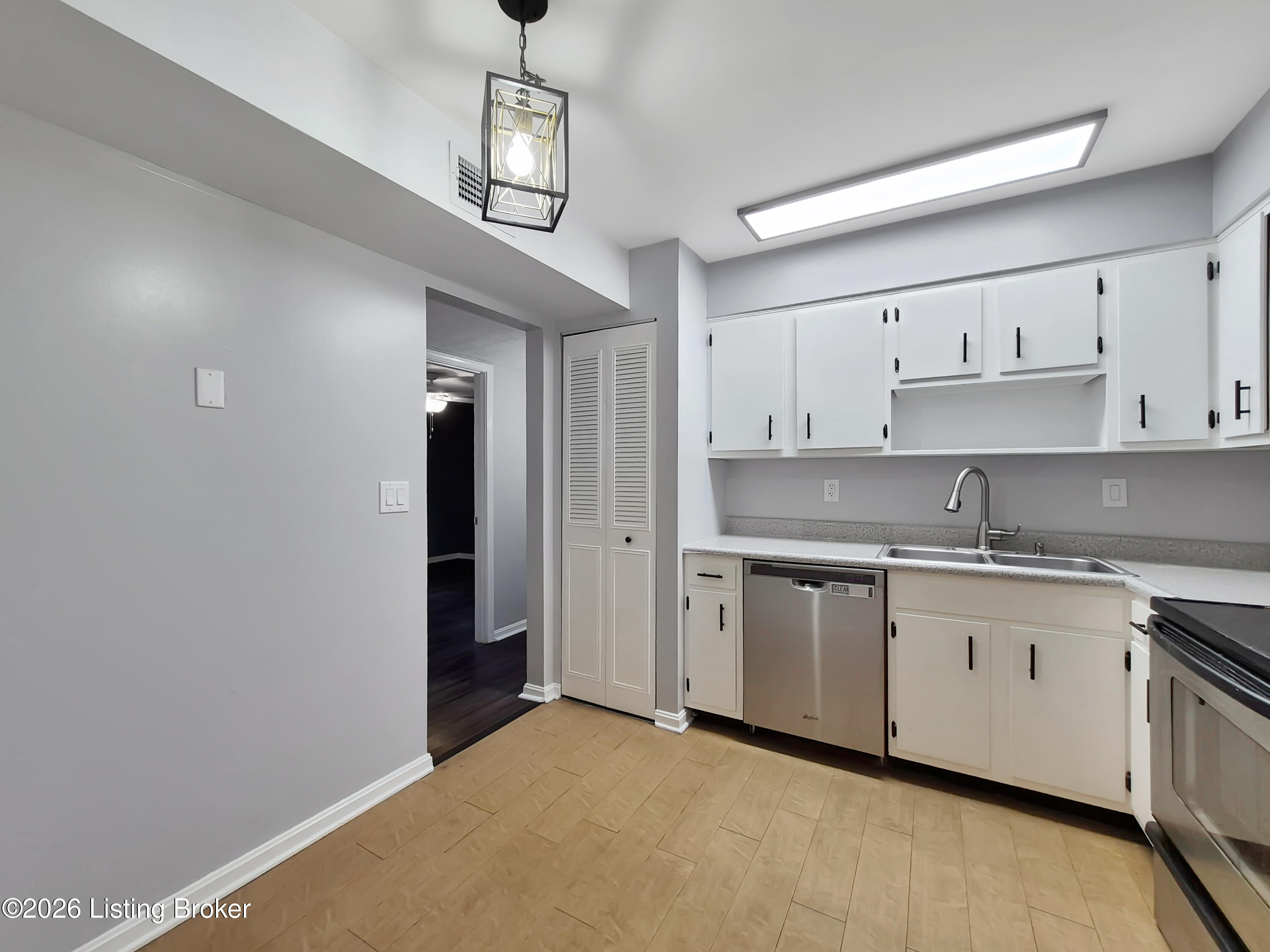 107 Algiers Ct Apt 2 Property Photo 5