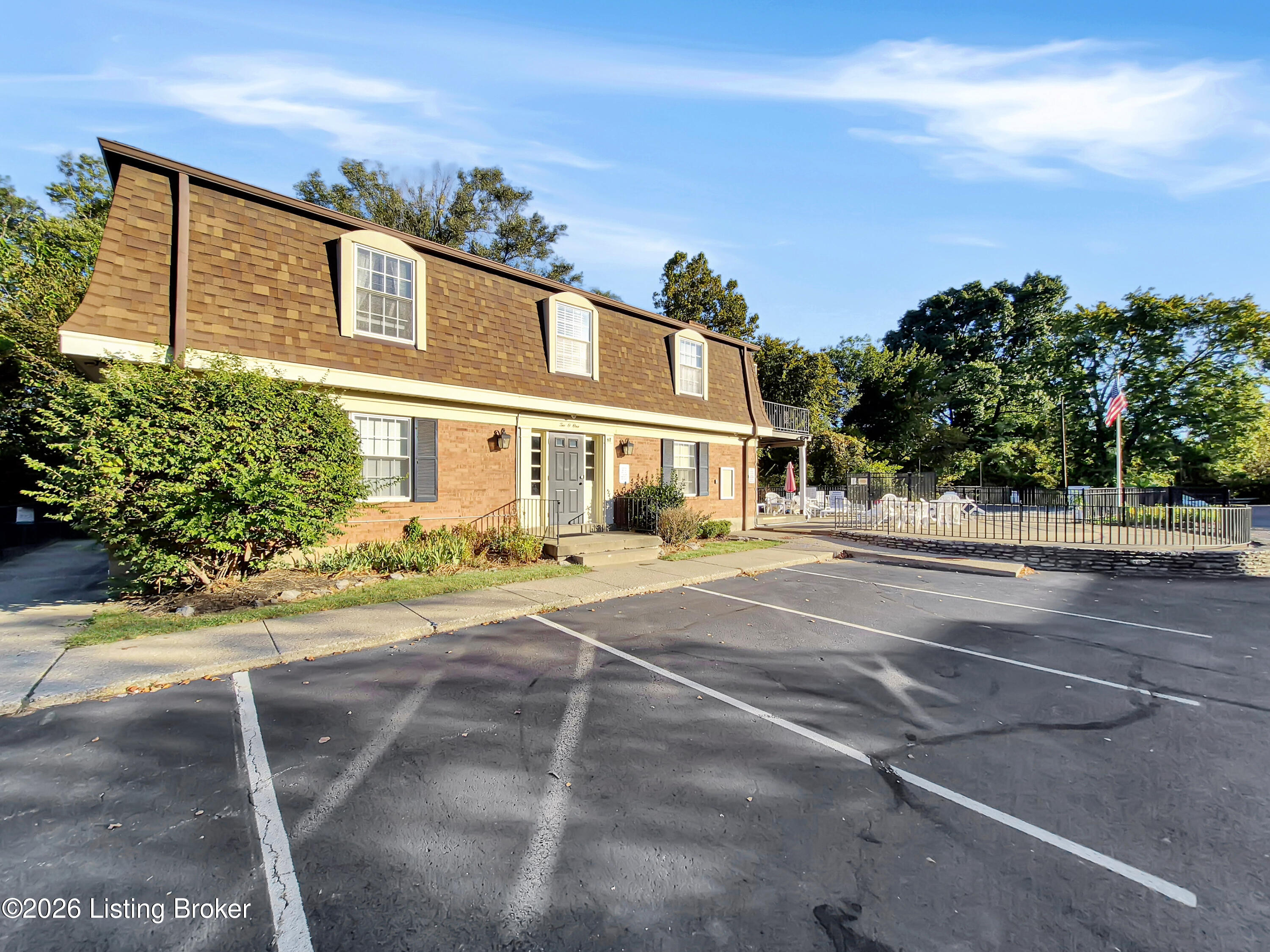 107 Algiers Ct Apt 2 Property Photo 18