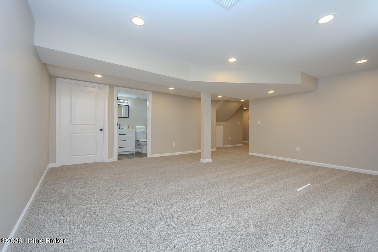 303 Iola Rd Property Photo 5