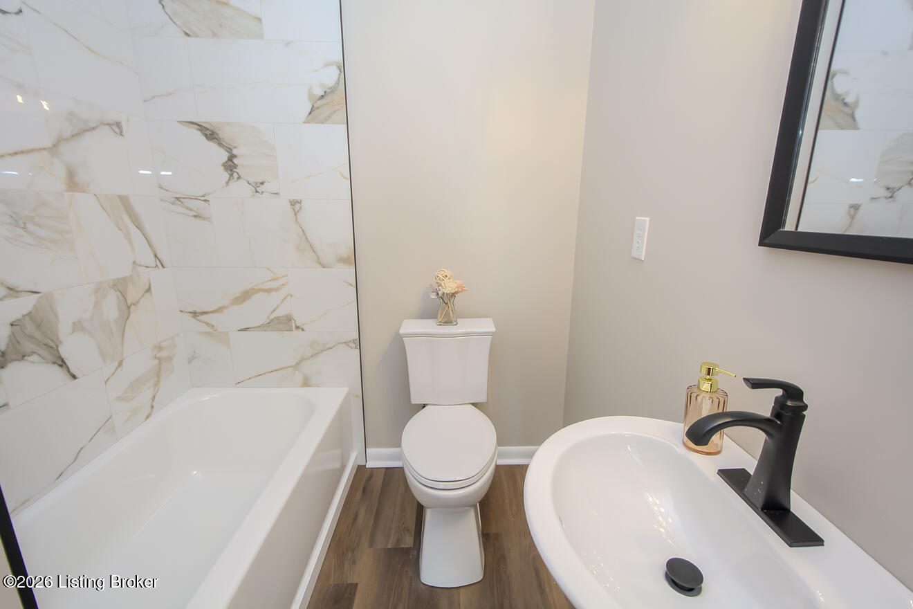 303 Iola Rd Property Photo 23
