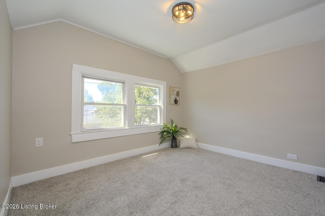 303 Iola Rd Property Photo 26