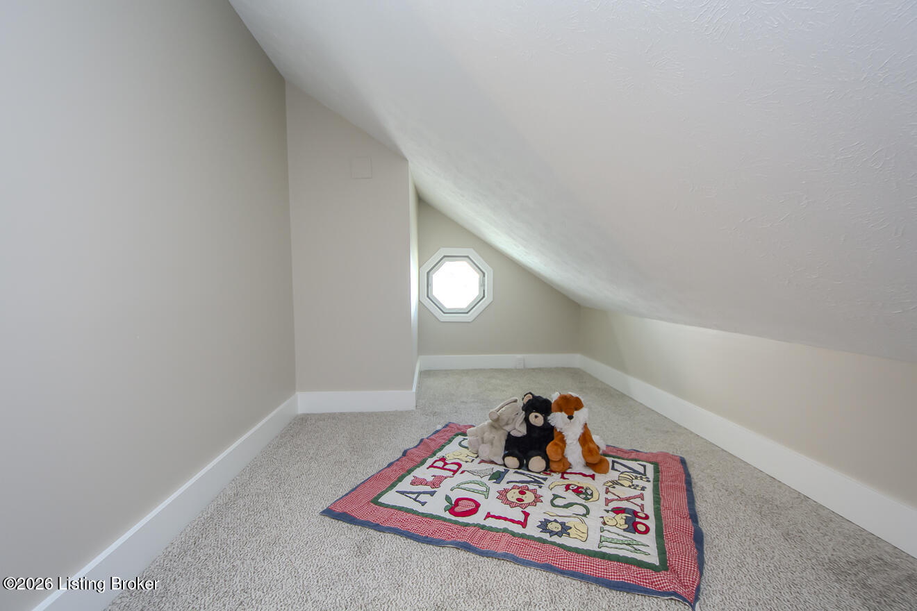 303 Iola Rd Property Photo 32