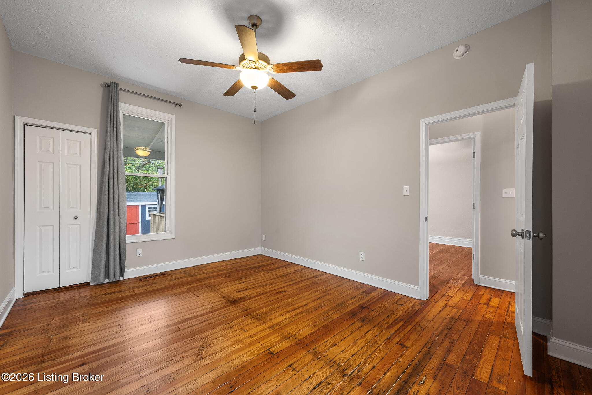 611 E Oak St Property Photo 12