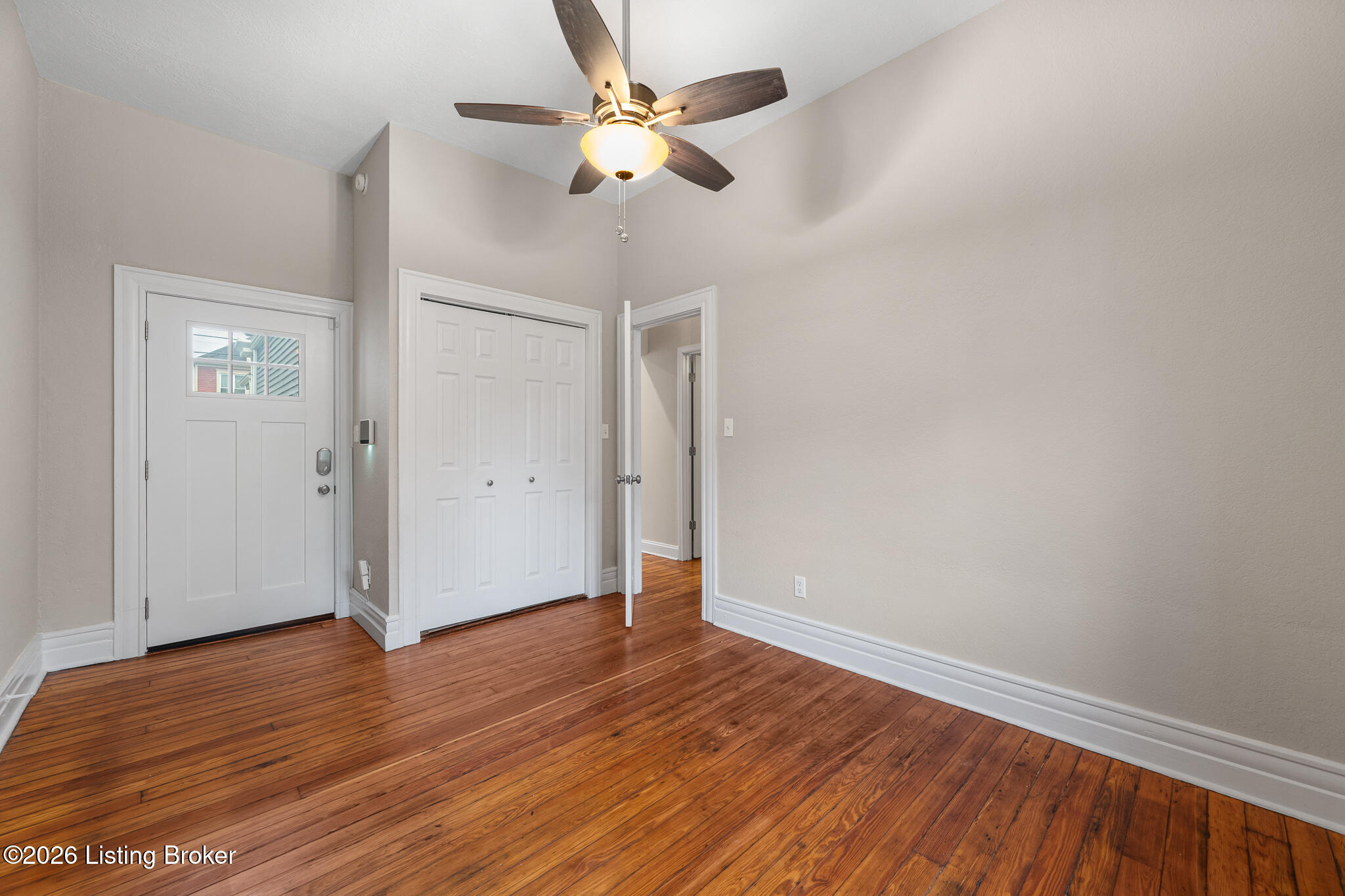 611 E Oak St Property Photo 16
