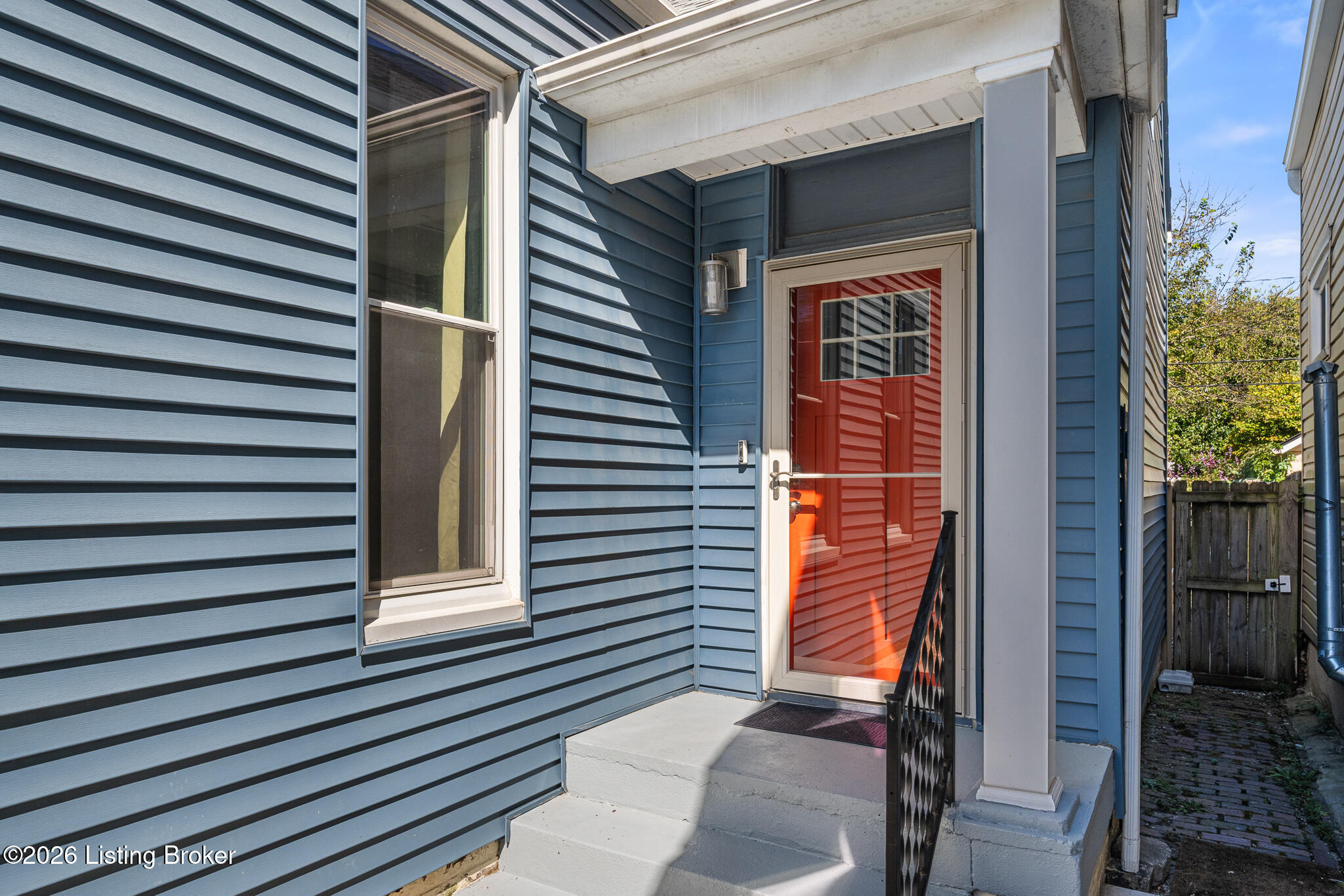611 E Oak St Property Photo 25