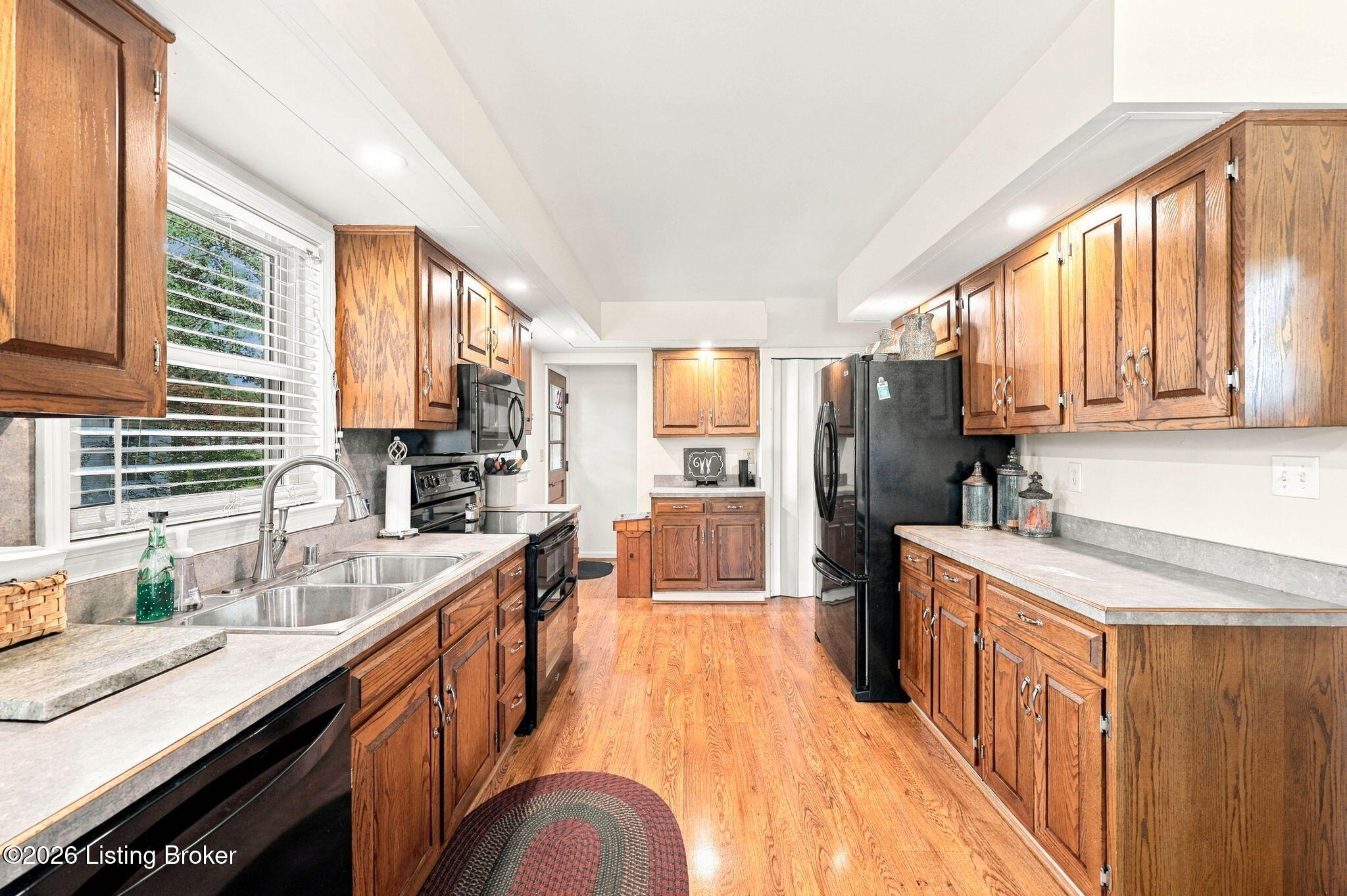 8035 Watterson Trail Property Photo 5