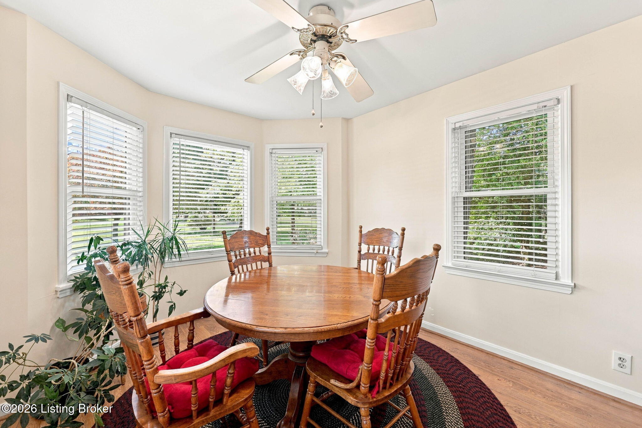 8035 Watterson Trail Property Photo 8