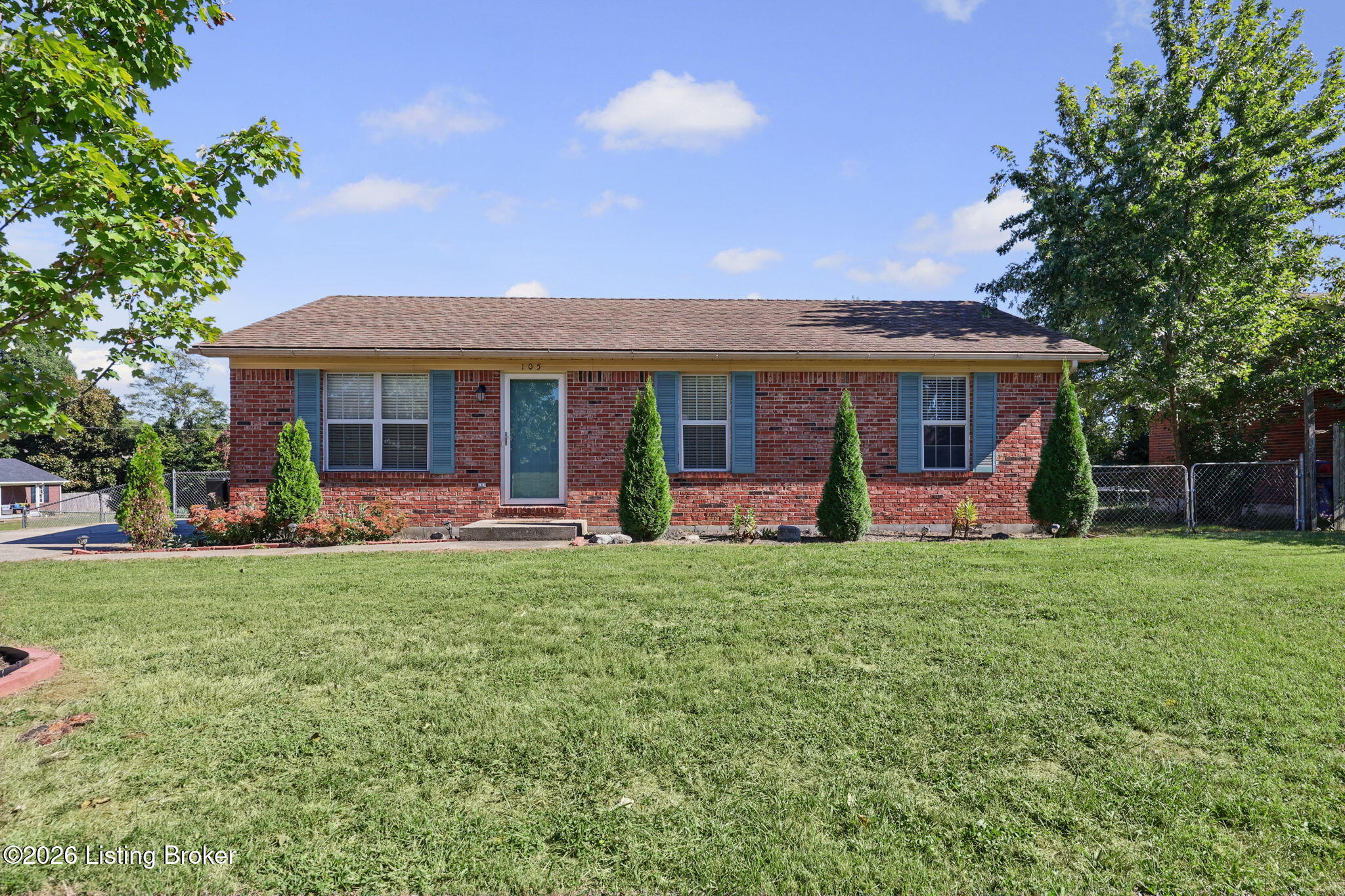 105 Cypress St Property Photo 2