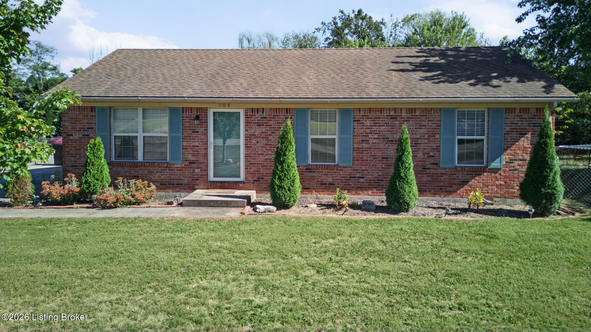 105 Cypress St Property Photo 3