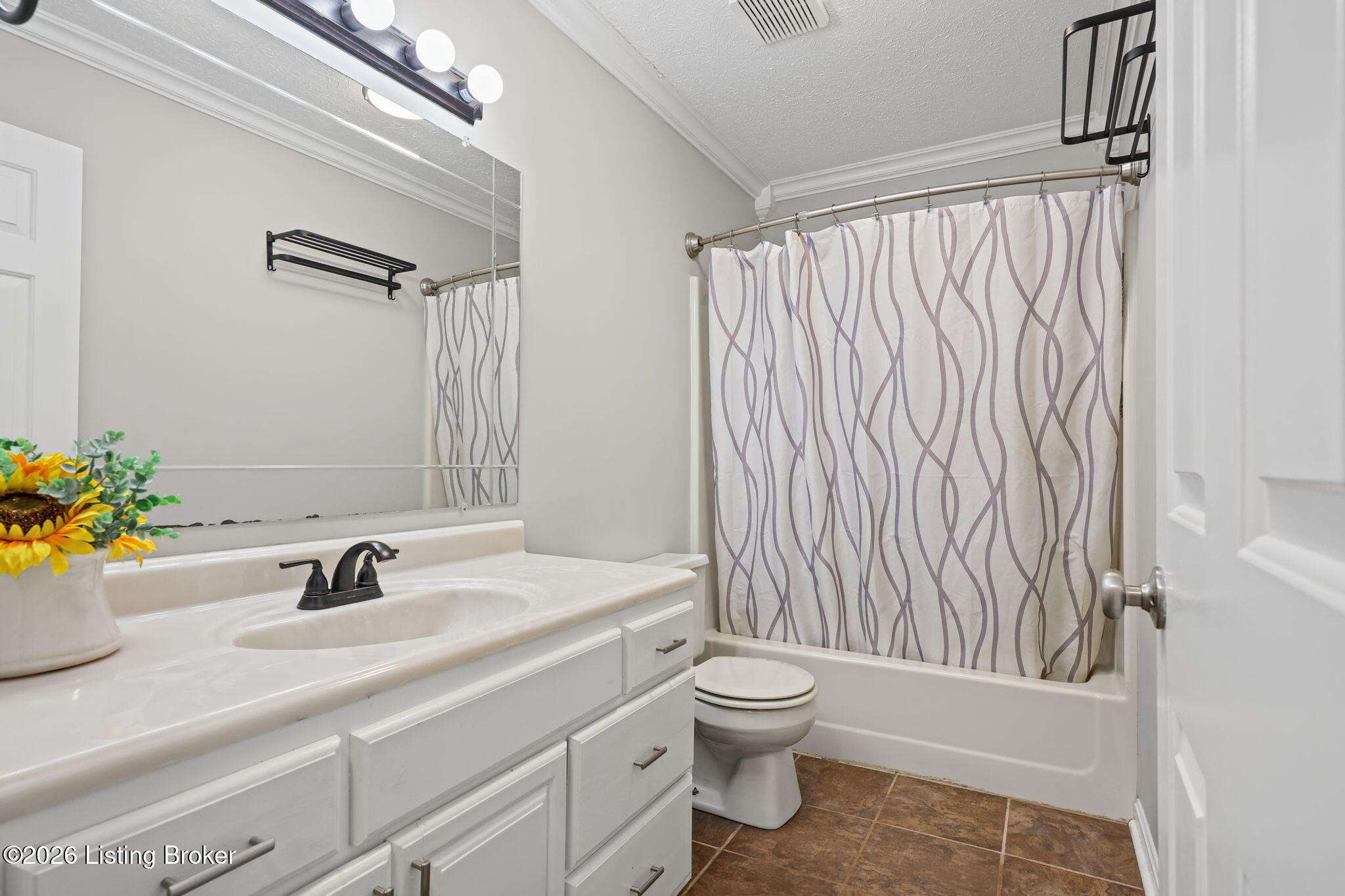 105 Cypress St Property Photo 20