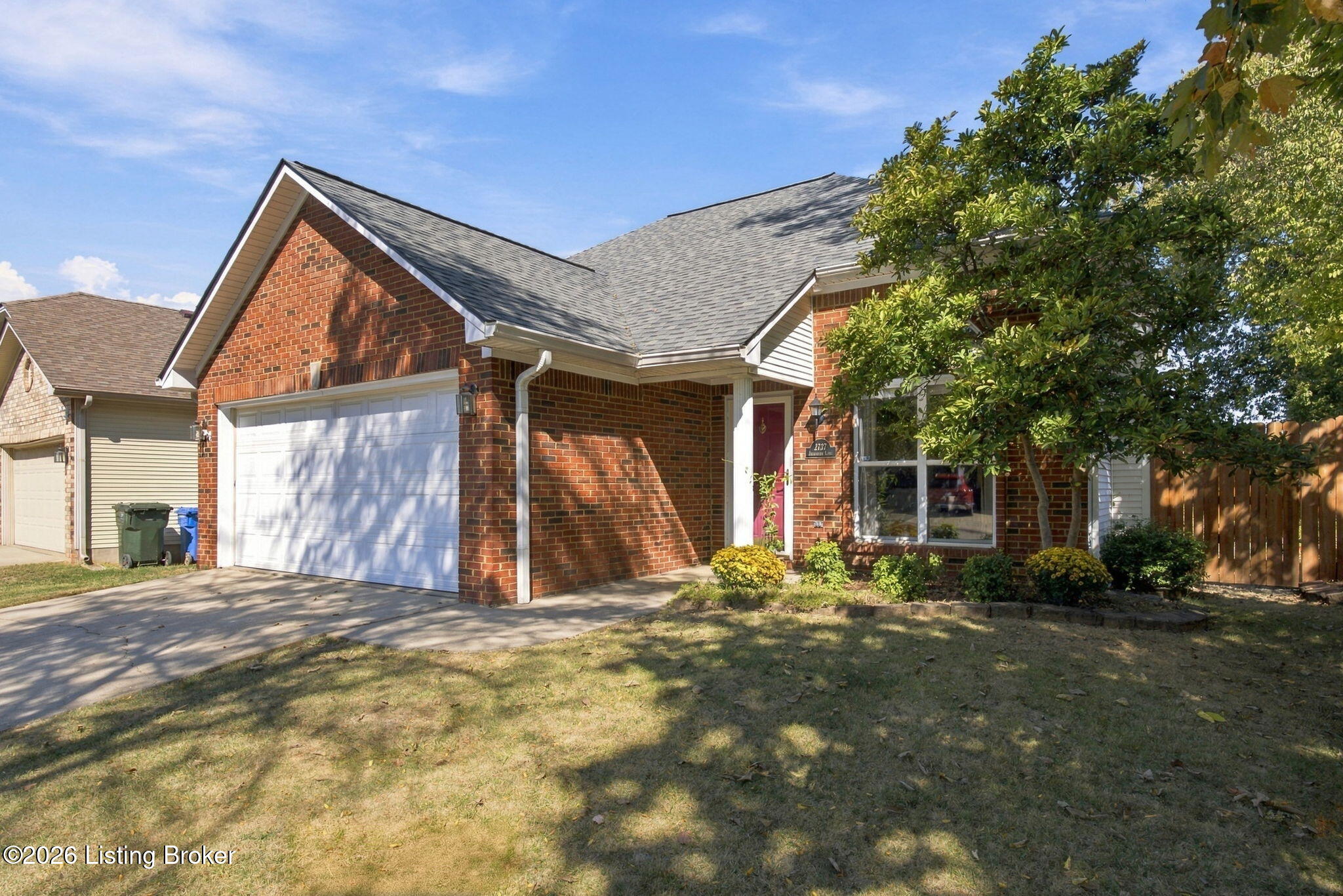 2737 Jacquelyn Ln Property Photo 2
