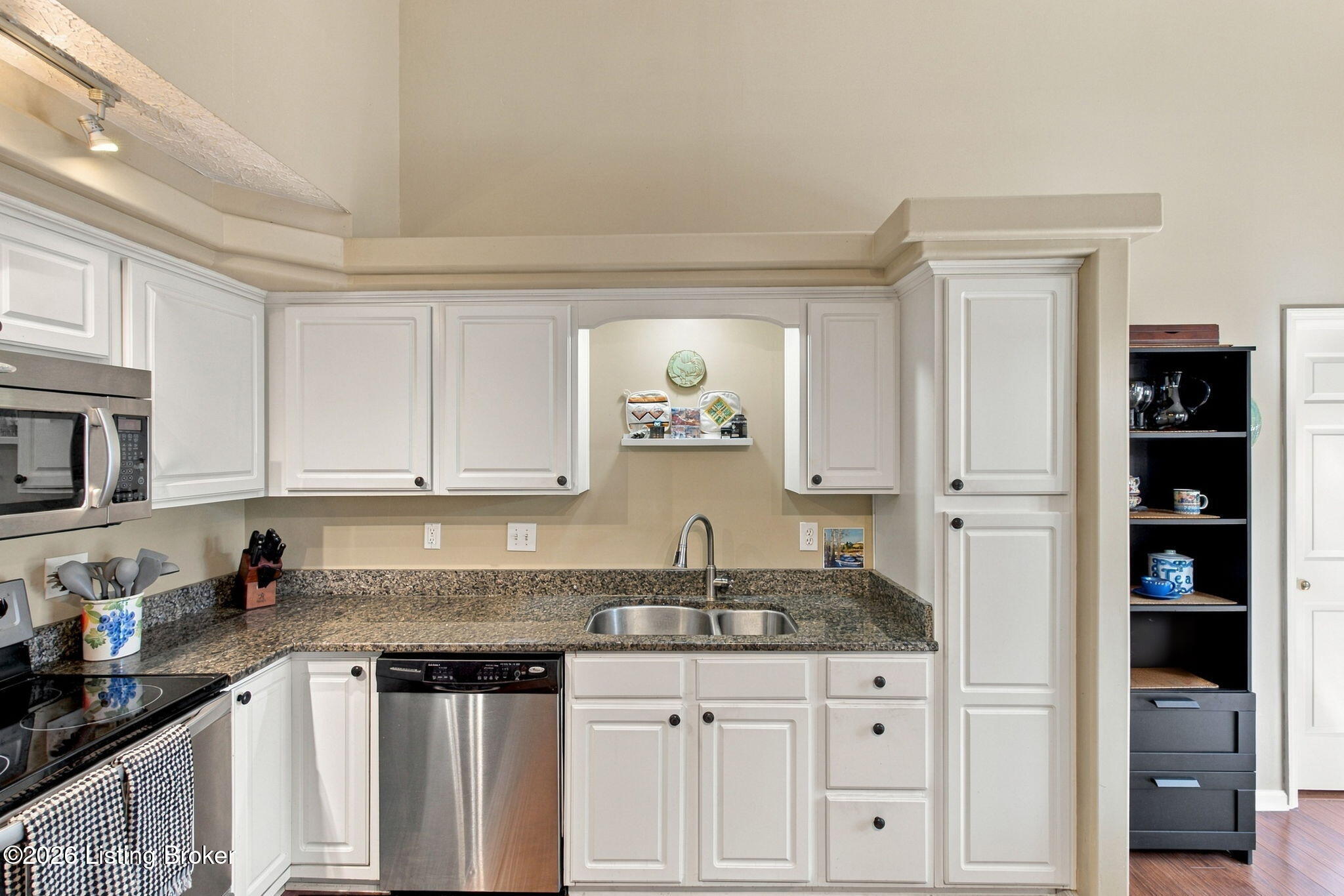 2737 Jacquelyn Ln Property Photo 13