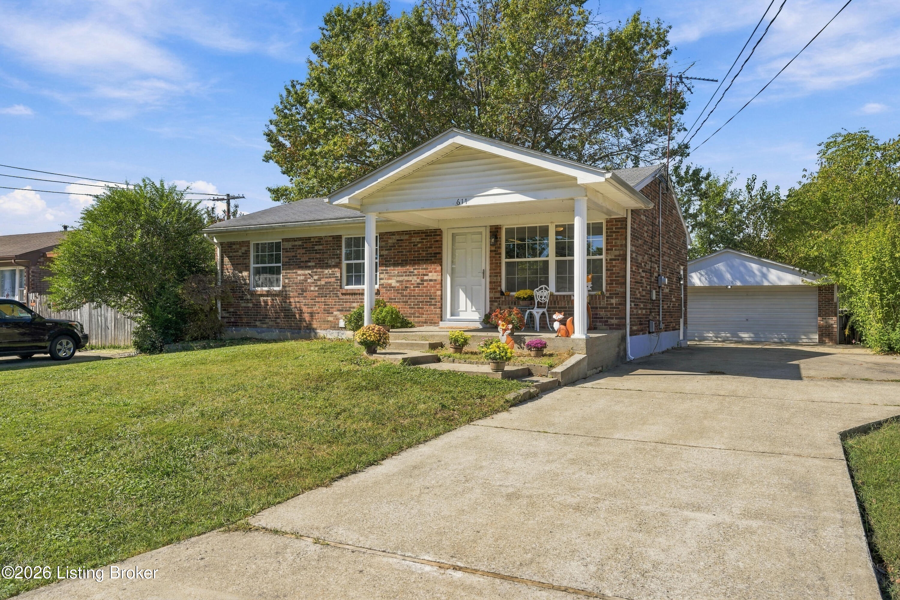 611 Blossom Rd Property Photo 2