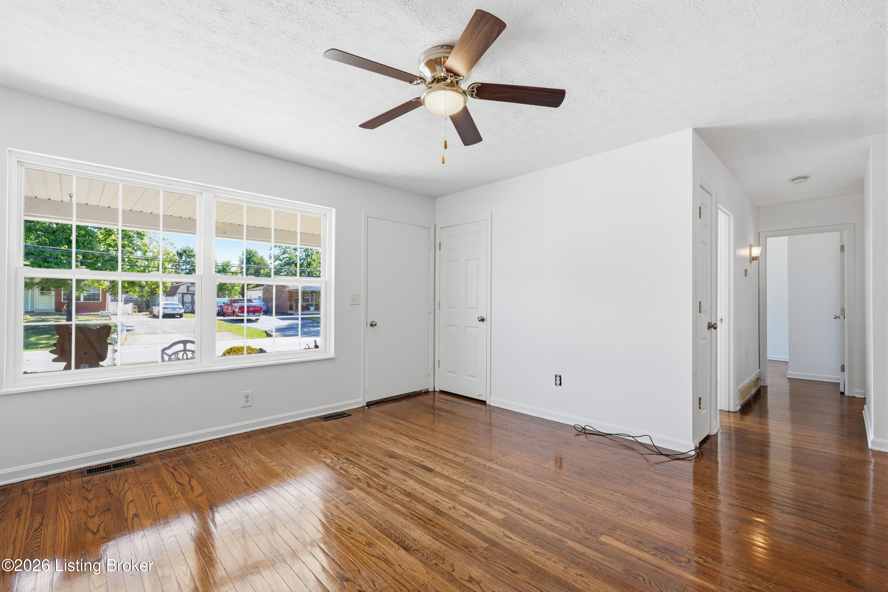 611 Blossom Rd Property Photo 4